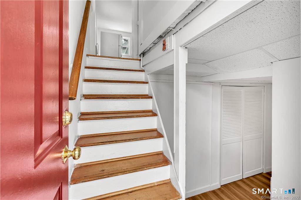 11 Hallmark Place, Stamford, Connecticut photo 4
