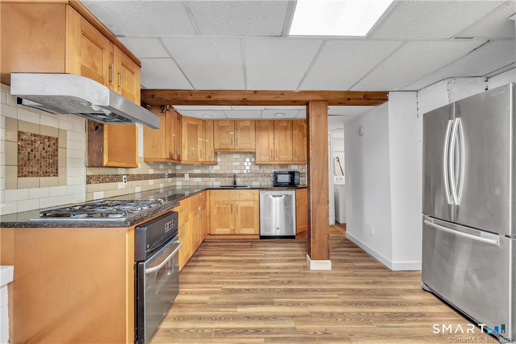 11 Hallmark Place, Stamford, Connecticut photo 5