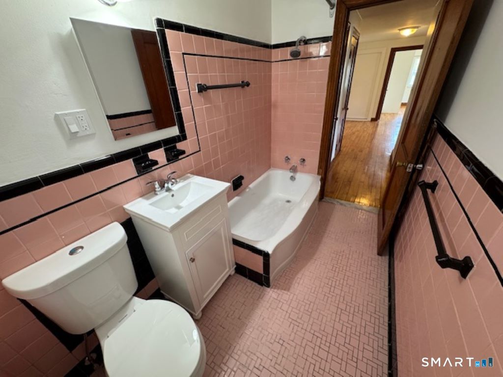 61 Arch Street photo 8