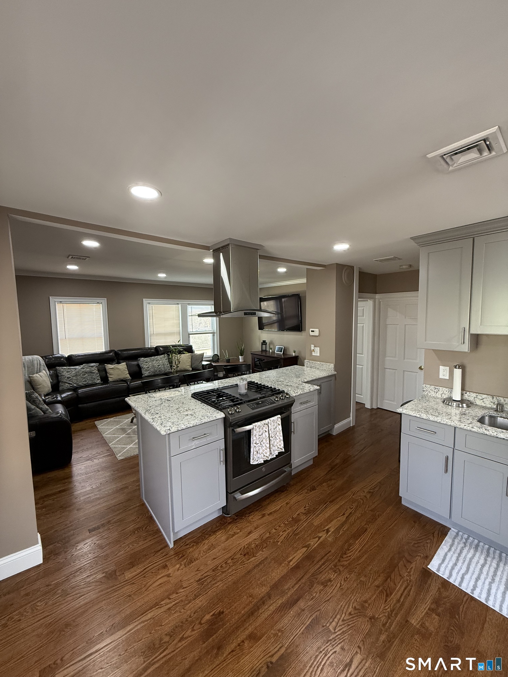 13 Howard Avenue photo 8