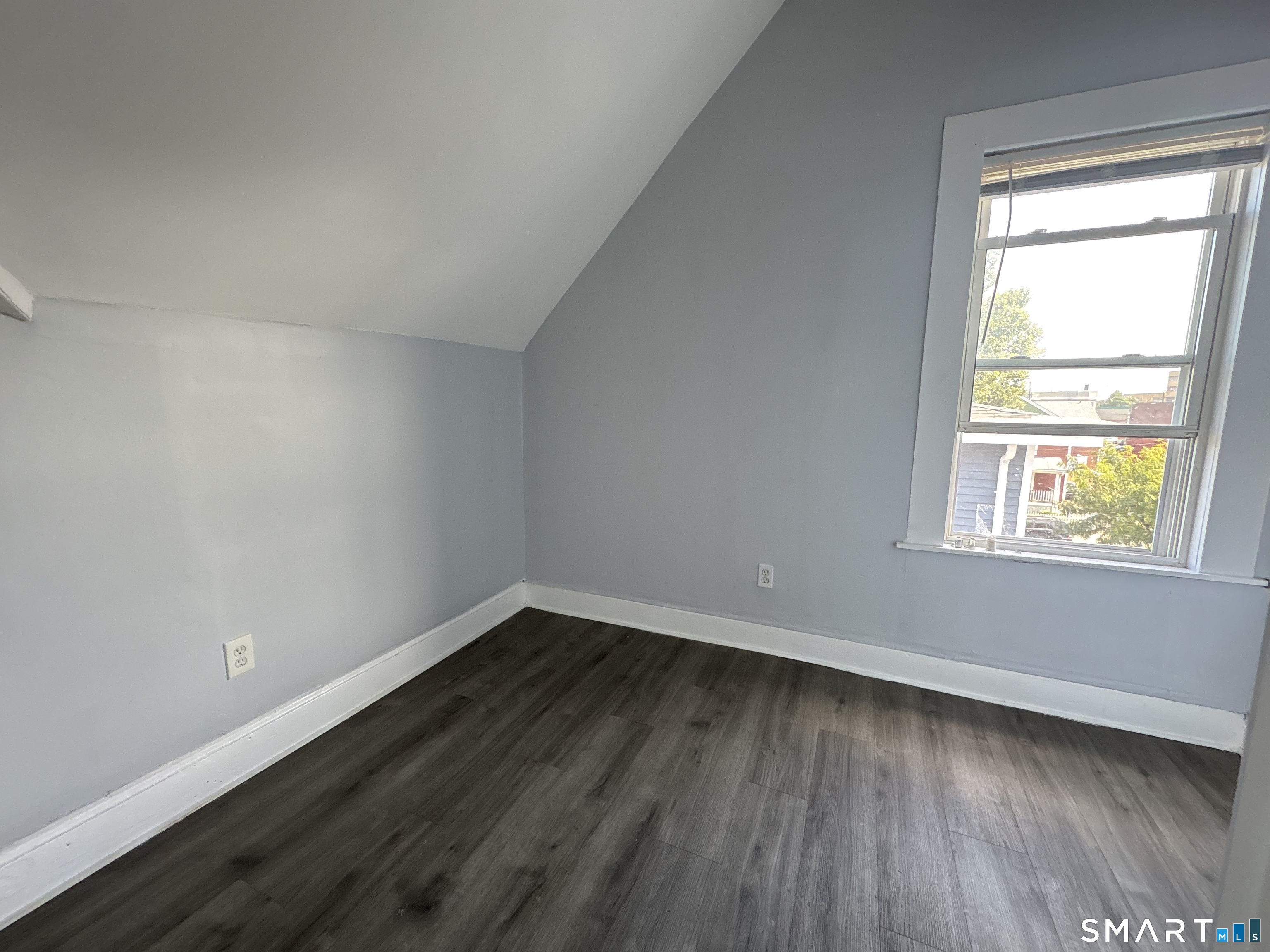 Foto 8 de Apartamento en renta en 378 Maple Street #3, Bridgeport, CT — $1,690/mes