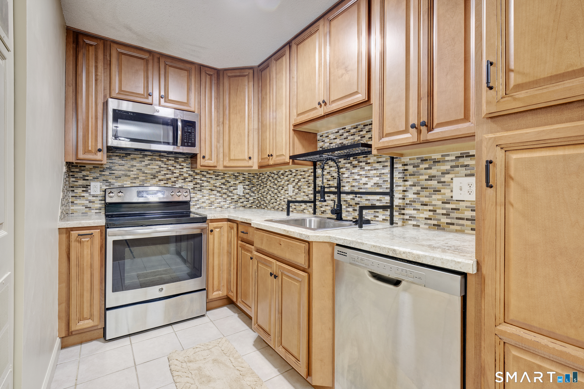 Photo 1 of Condo for sale at 193 Oakland St #B, Manchester, CT 06042 | MLS# 24203326 | Listing updated on 2026-10-07