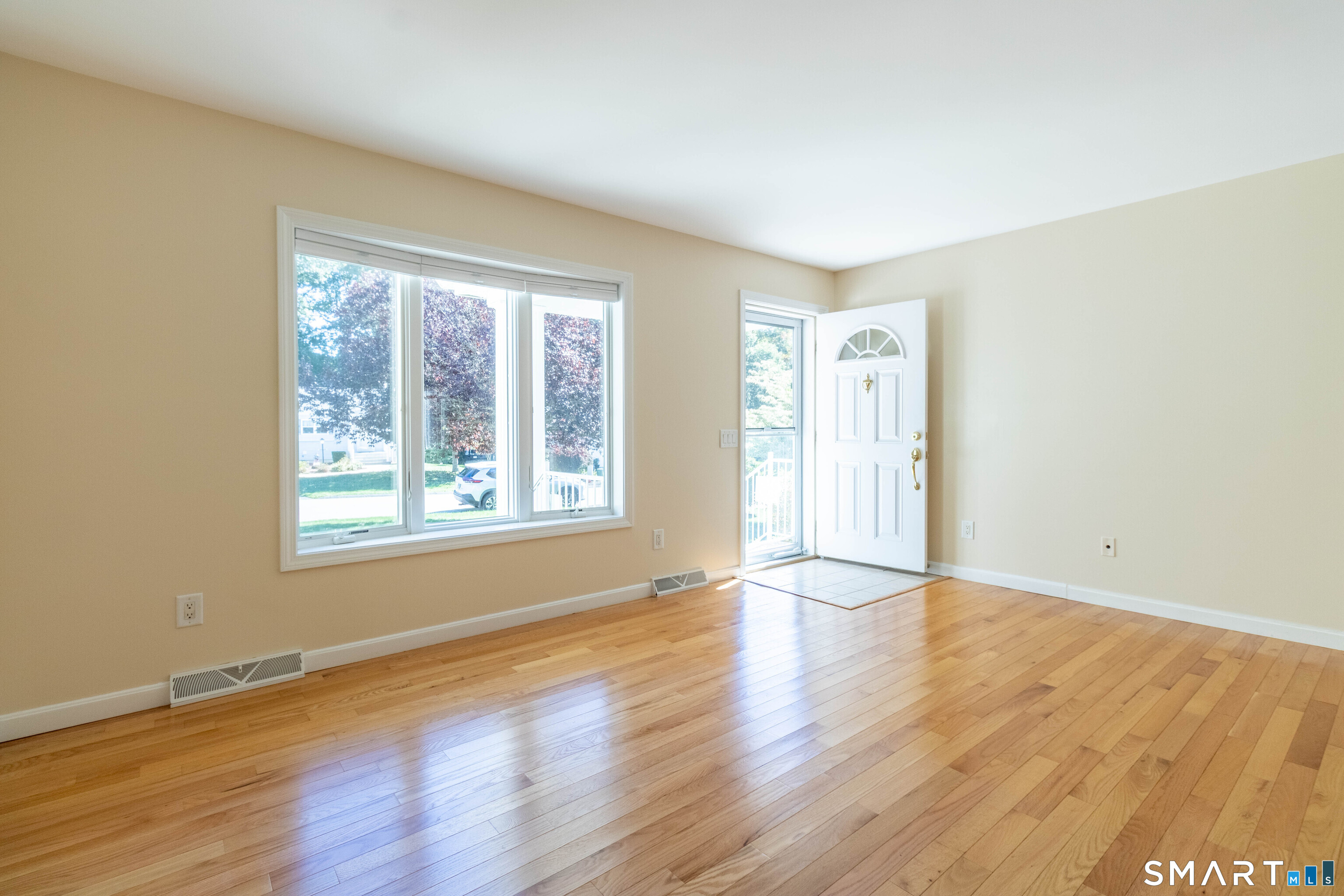 Nice and bright with bay window
