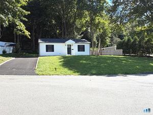 19 Topstone, Bethel