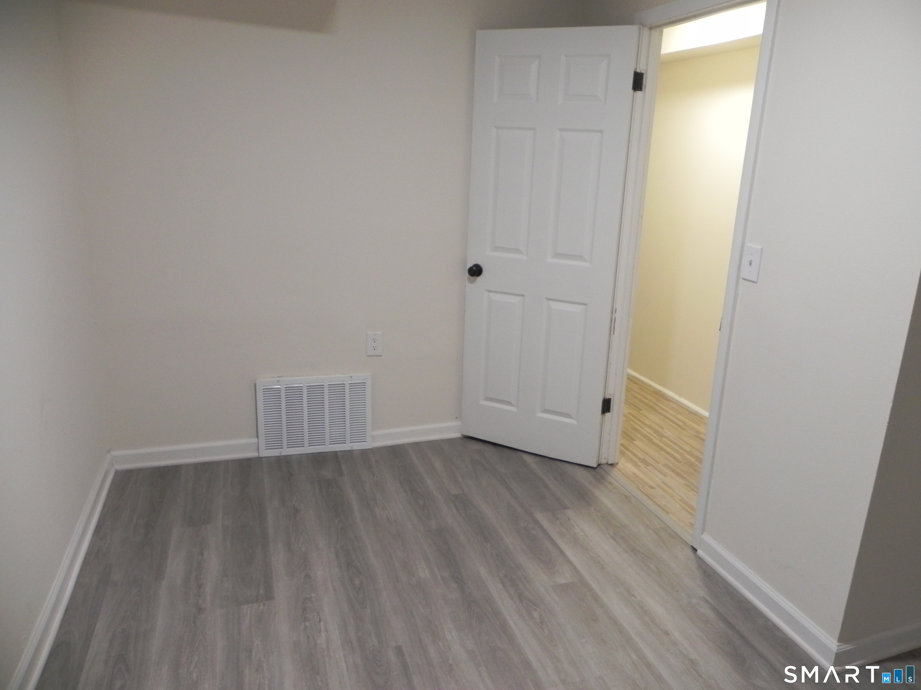 Foto 8 de Apartamento en renta en 74 Ohio Ave Extension #1, Norwalk, CT — $2,600/mes