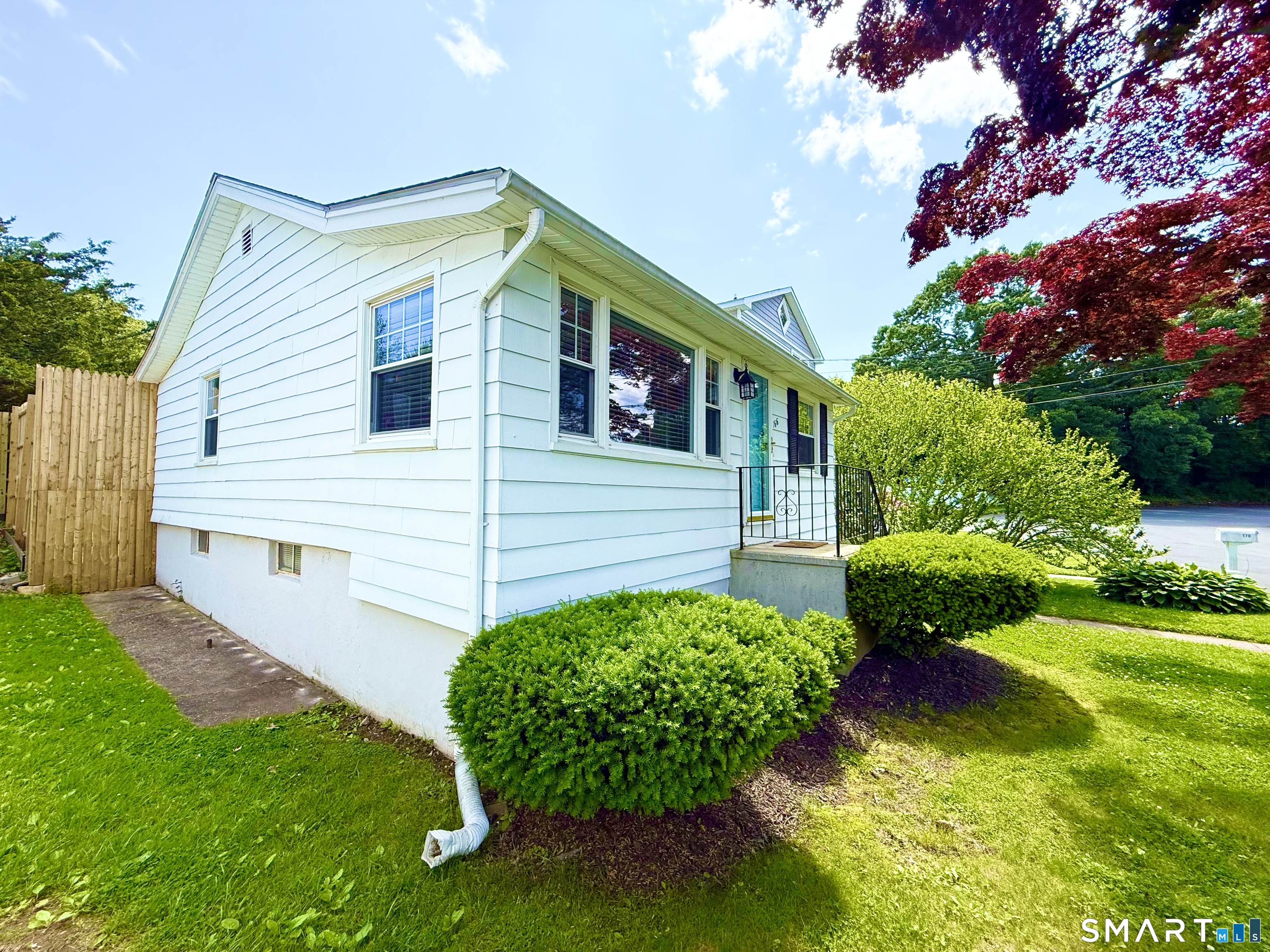 Photo 3 of Single family home for sale at 166 Cosey Beach Rd, East Haven, CT 06512 | MLS# 24212578 | Listing updated on 2026-10-08