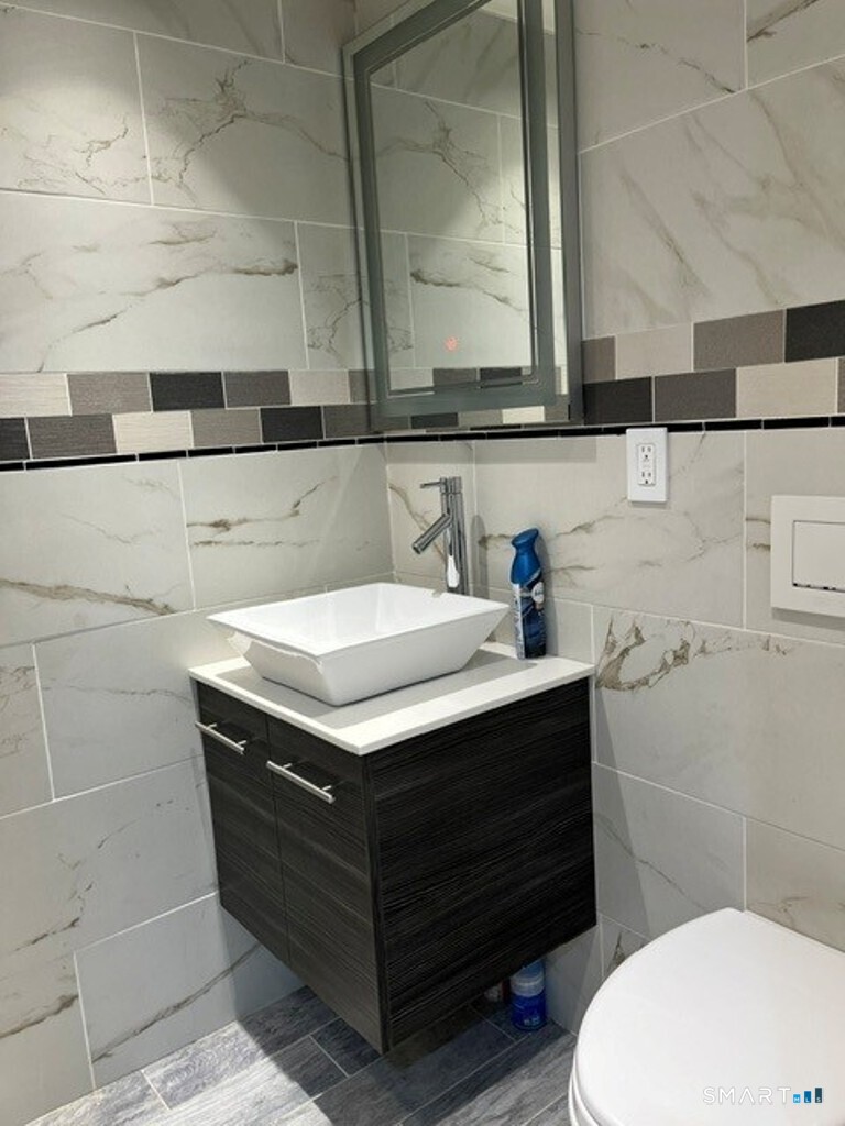 Lower level full bath