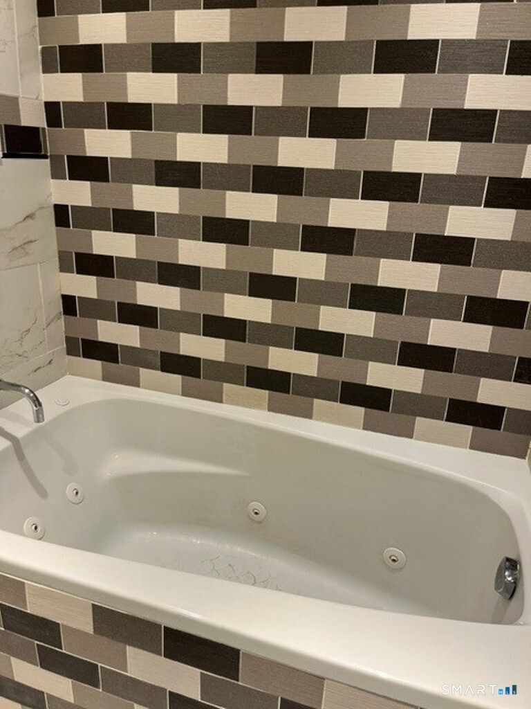 Lower level full bath