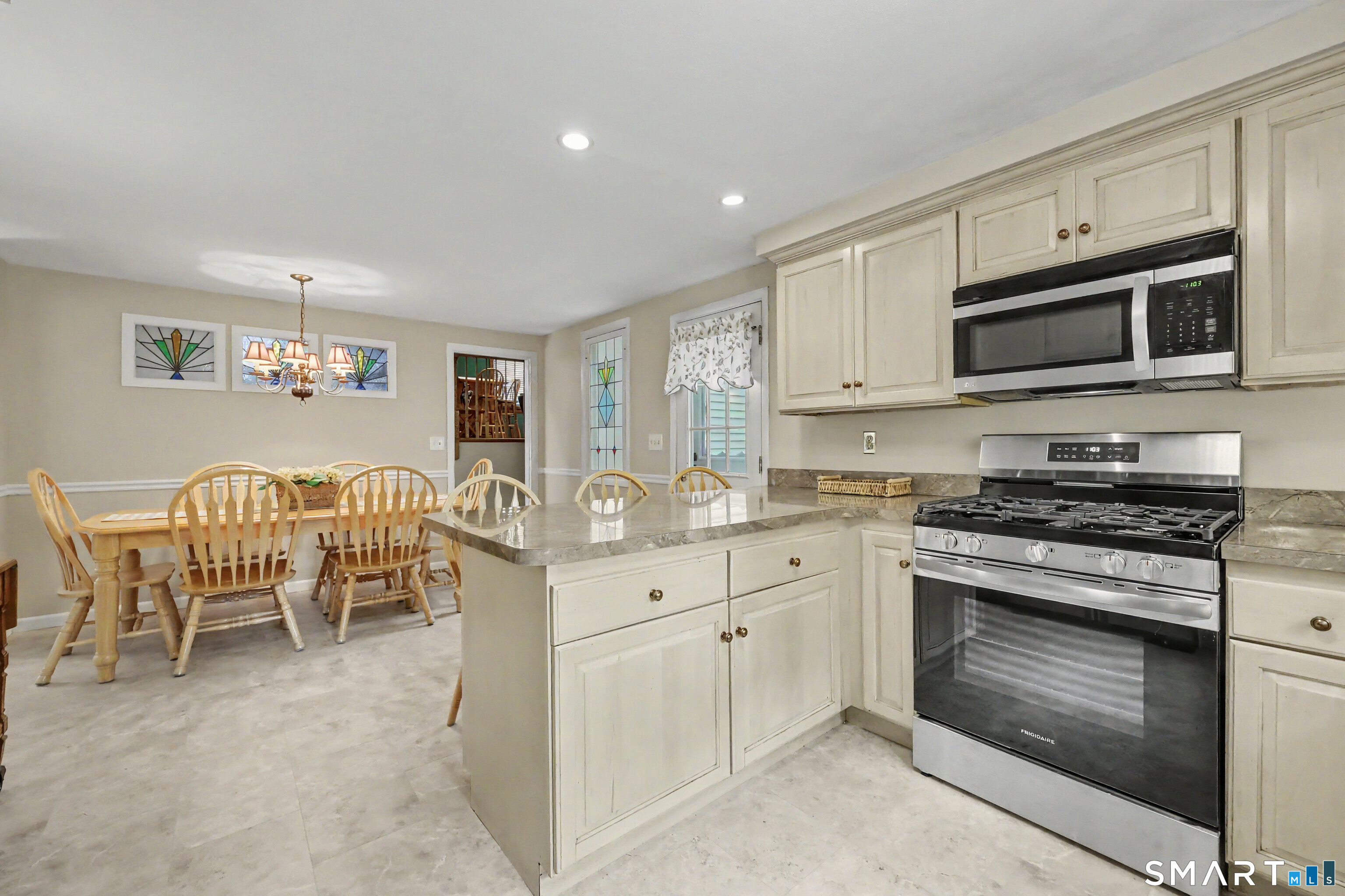 Eat-In Kitchen