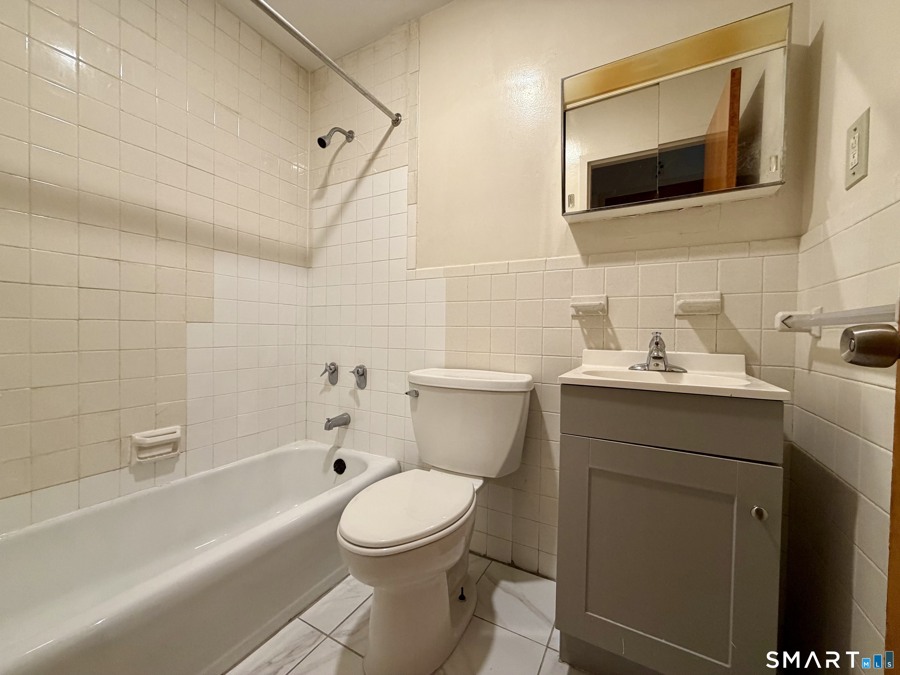 Foto 3 de Apartamento en renta en 35 Beers Street #206, Bridgeport, CT — $1,325/mes