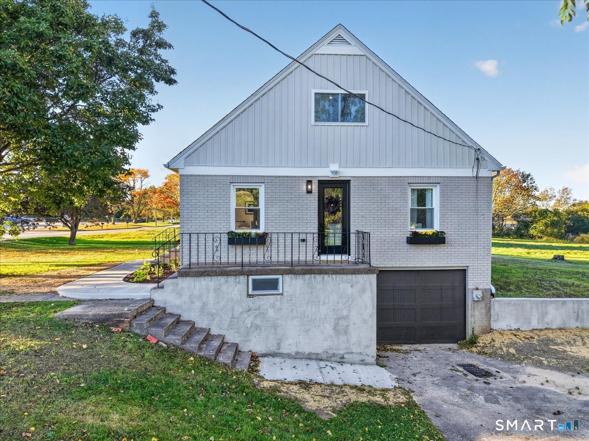 15 Lawler Lane, Norwich, CT 06360