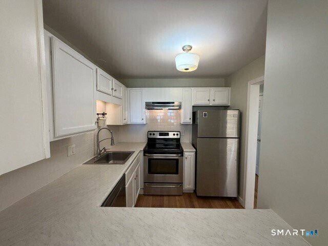 Foto 7 de Condominio en renta en 350 Grovers Avenue #1H, Bridgeport, CT — $2,300/mes