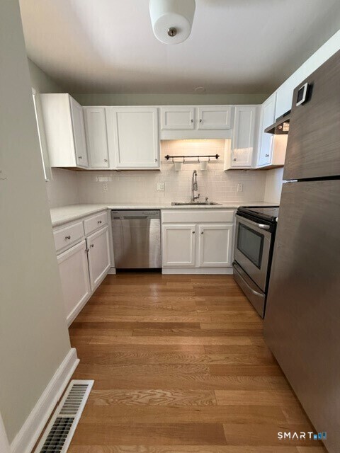 Foto 6 de Condominio en renta en 350 Grovers Avenue #1H, Bridgeport, CT — $2,300/mes