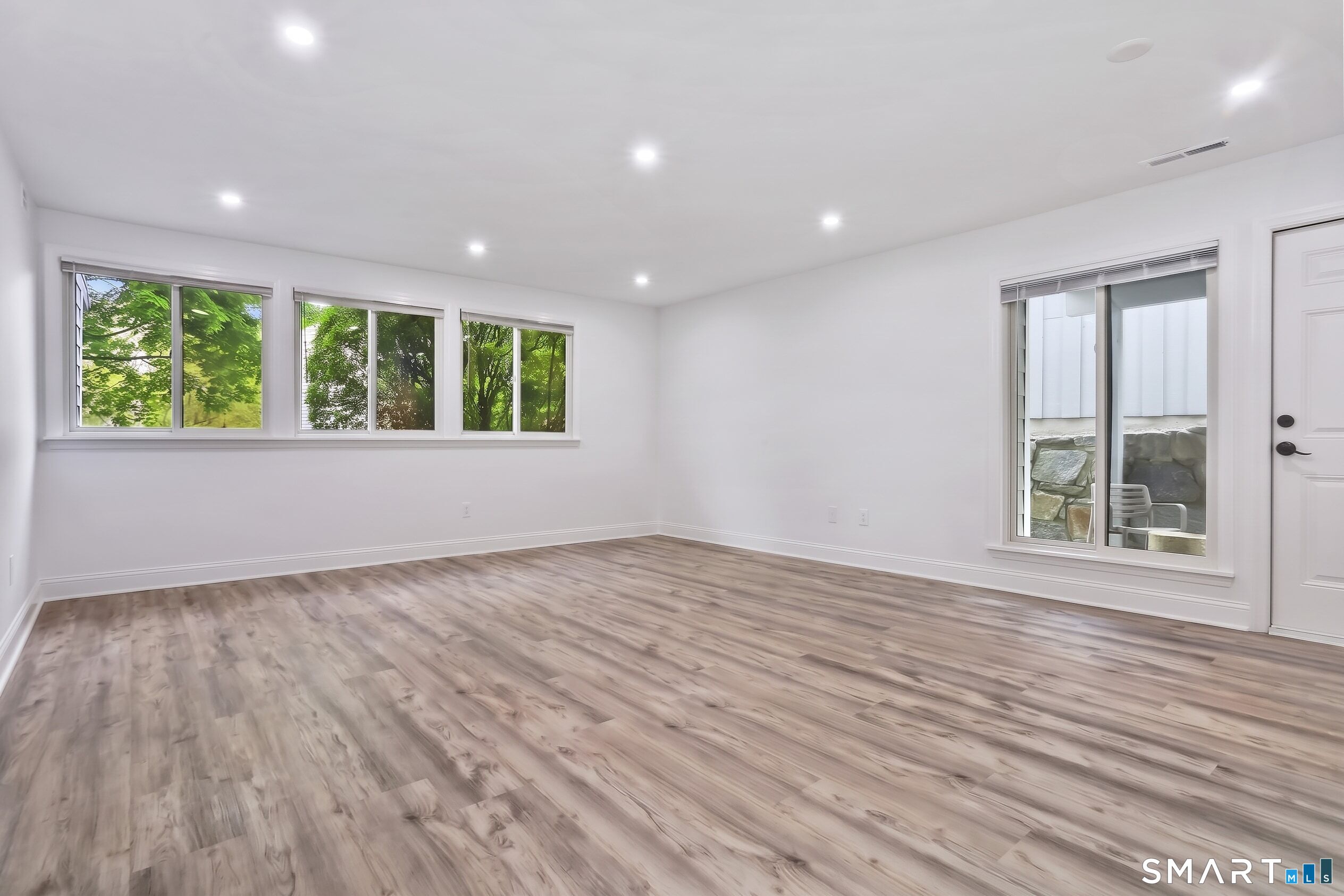 Foto 6 de Condominio en venta en 22 Rowayton Woods Drive #22, Norwalk, CT — $535,000
