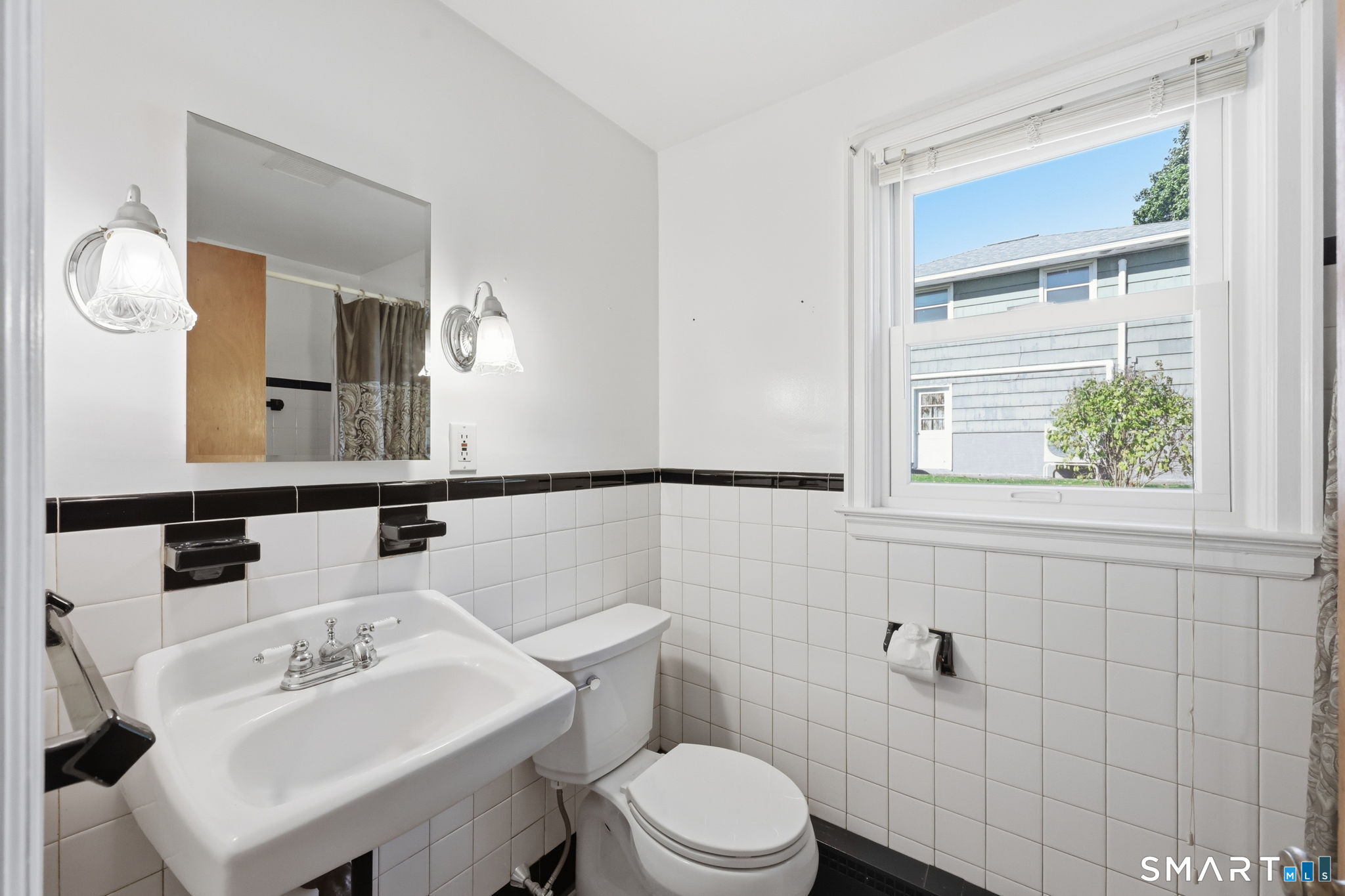 131 Avery Street photo 23