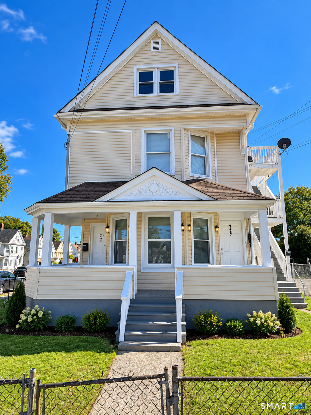 Foto 2 de Apartamento en renta en 725 Beechwood Avenue #2, Bridgeport, CT — $2,300/mes