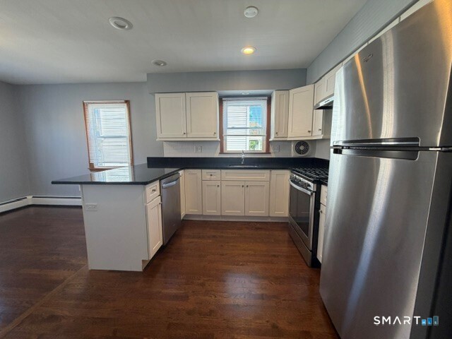 Foto 6 de Apartamento en renta en 64 Nash Lane, Bridgeport, CT — $2,495/mes