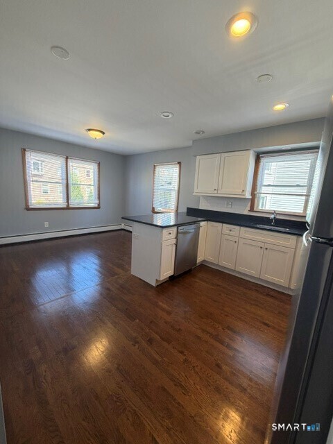 Foto 7 de Apartamento en renta en 64 Nash Lane, Bridgeport, CT — $2,495/mes