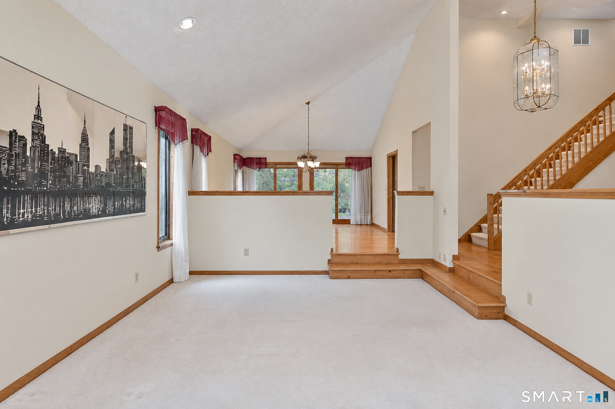 Foto 6 de Casa en renta en 5 Fawn Crest Drive, New Fairfield, CT — $5,500/mes