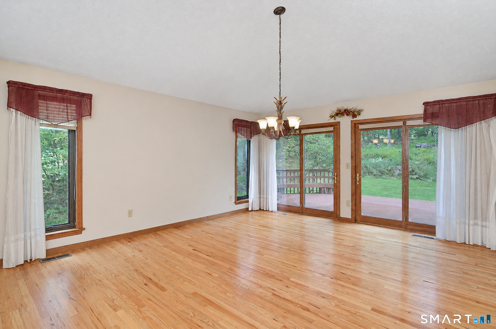 Foto 7 de Casa en renta en 5 Fawn Crest Drive, New Fairfield, CT — $5,500/mes