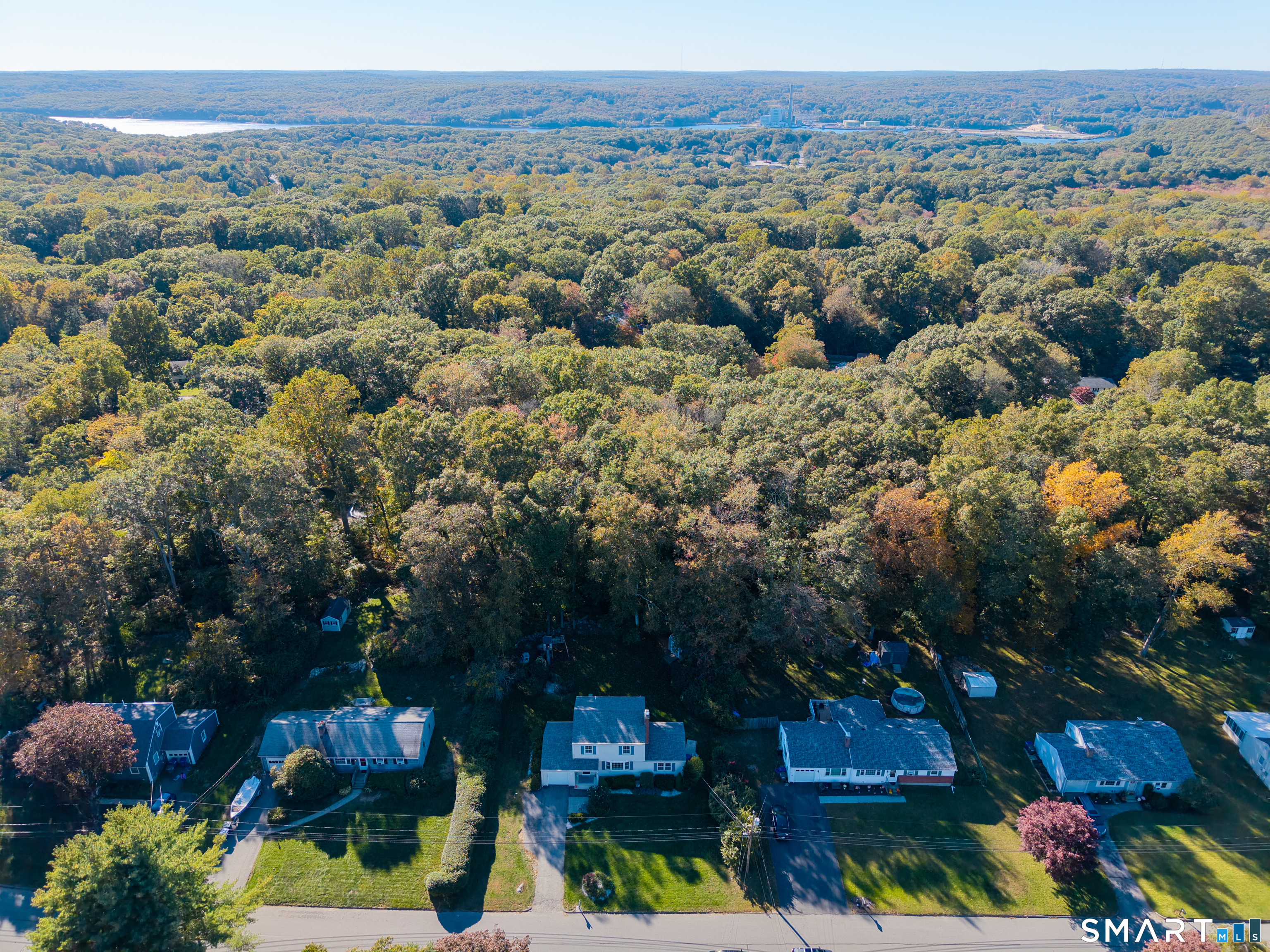 23 Oakwood Drive, Gales Ferry, Ledyard, CT 06335