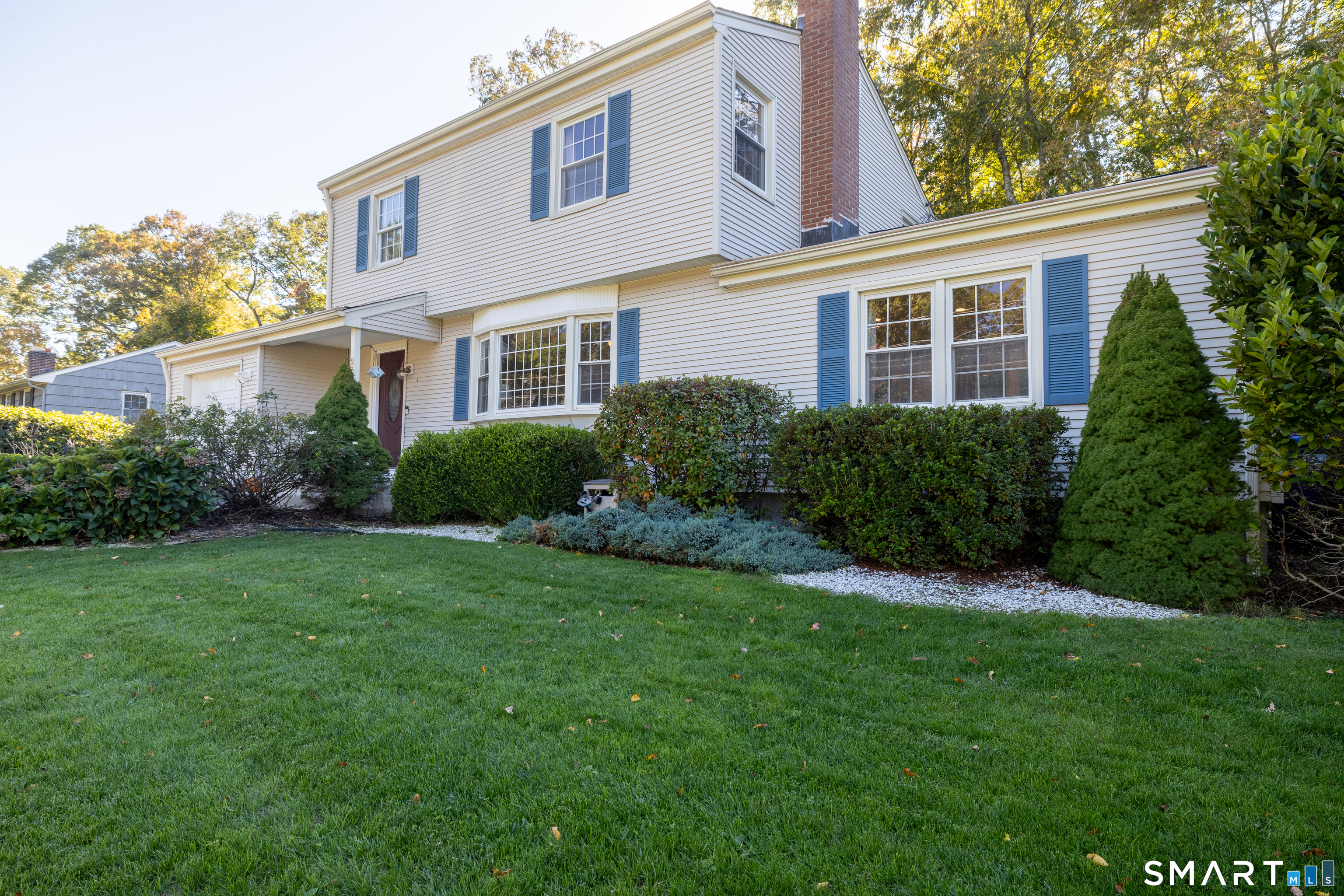 23 Oakwood Drive, Gales Ferry, Ledyard, CT 06335
