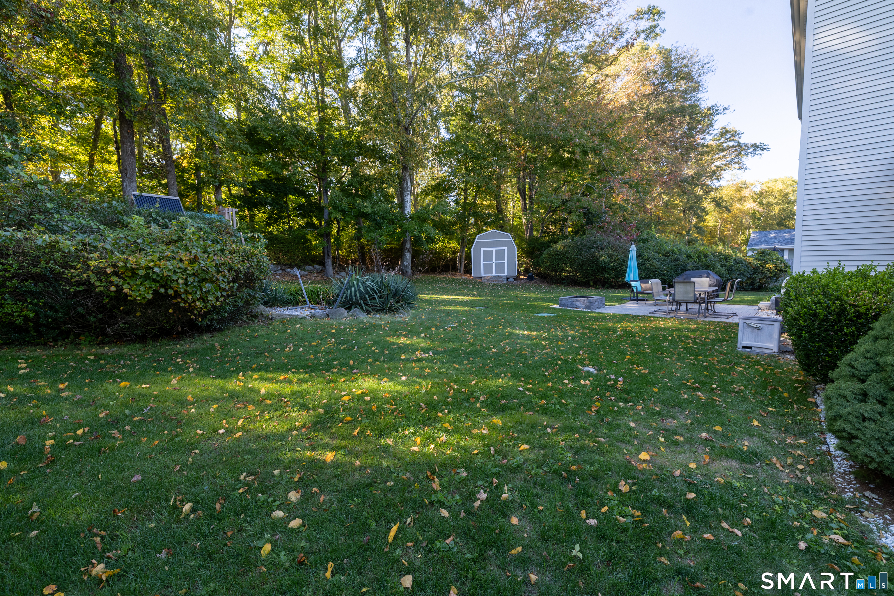 23 Oakwood Drive, Gales Ferry, Ledyard, CT 06335