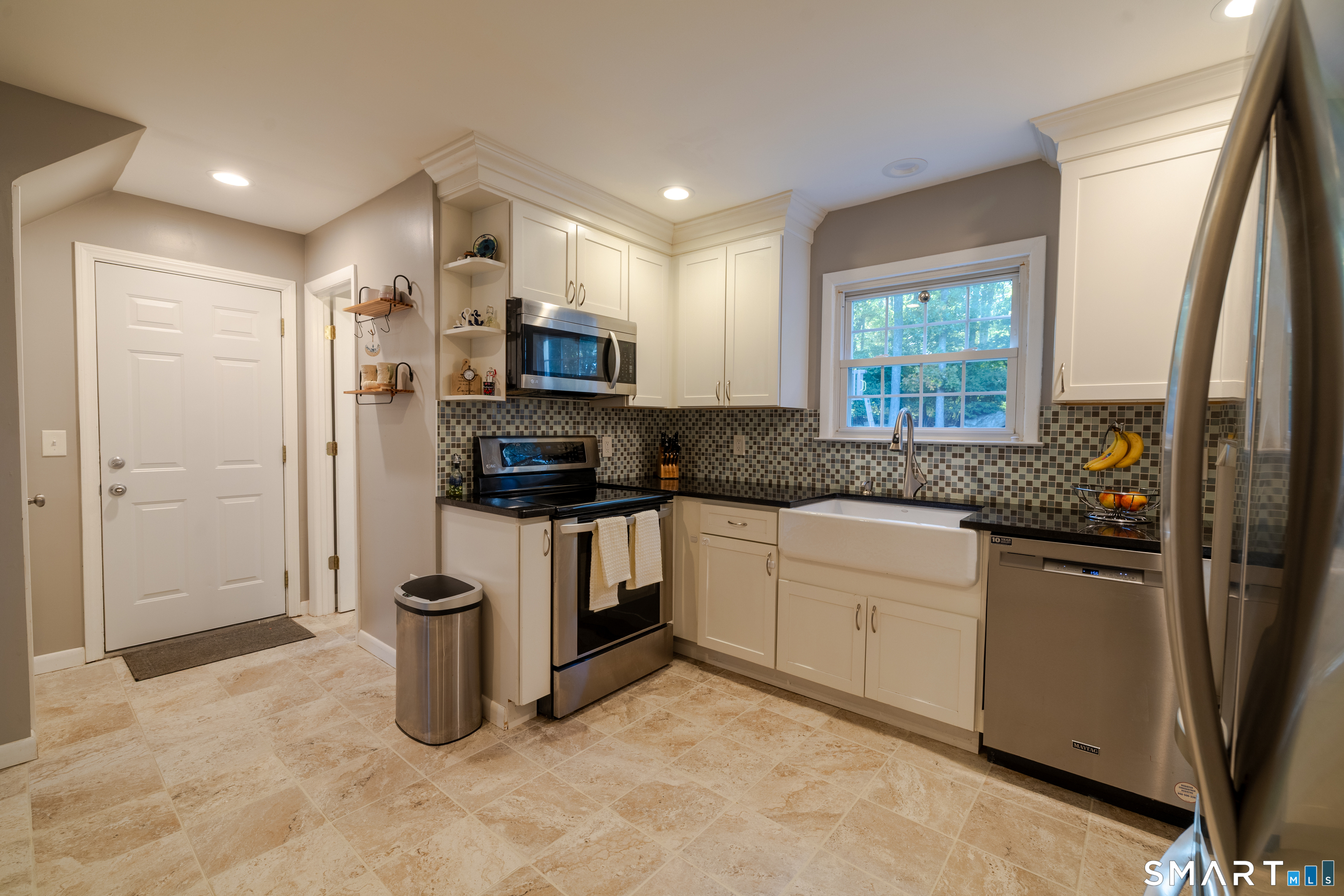 23 Oakwood Drive, Gales Ferry, Ledyard, CT 06335