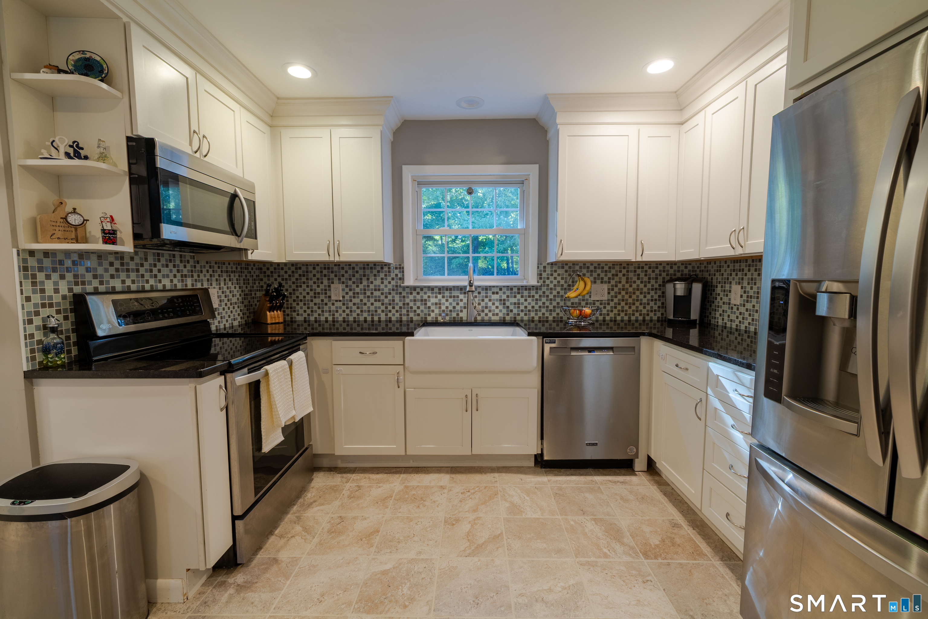 23 Oakwood Drive, Gales Ferry, Ledyard, CT 06335