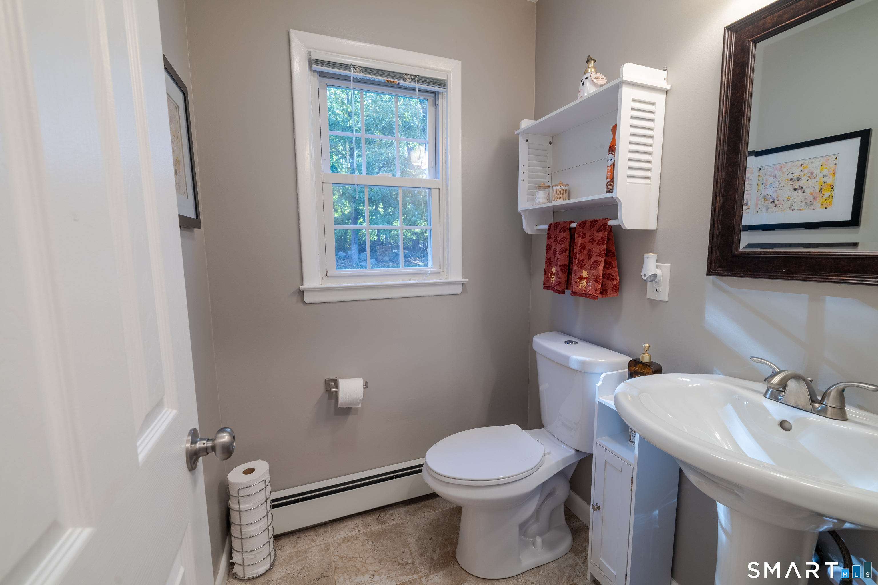 23 Oakwood Drive, Gales Ferry, Ledyard, CT 06335