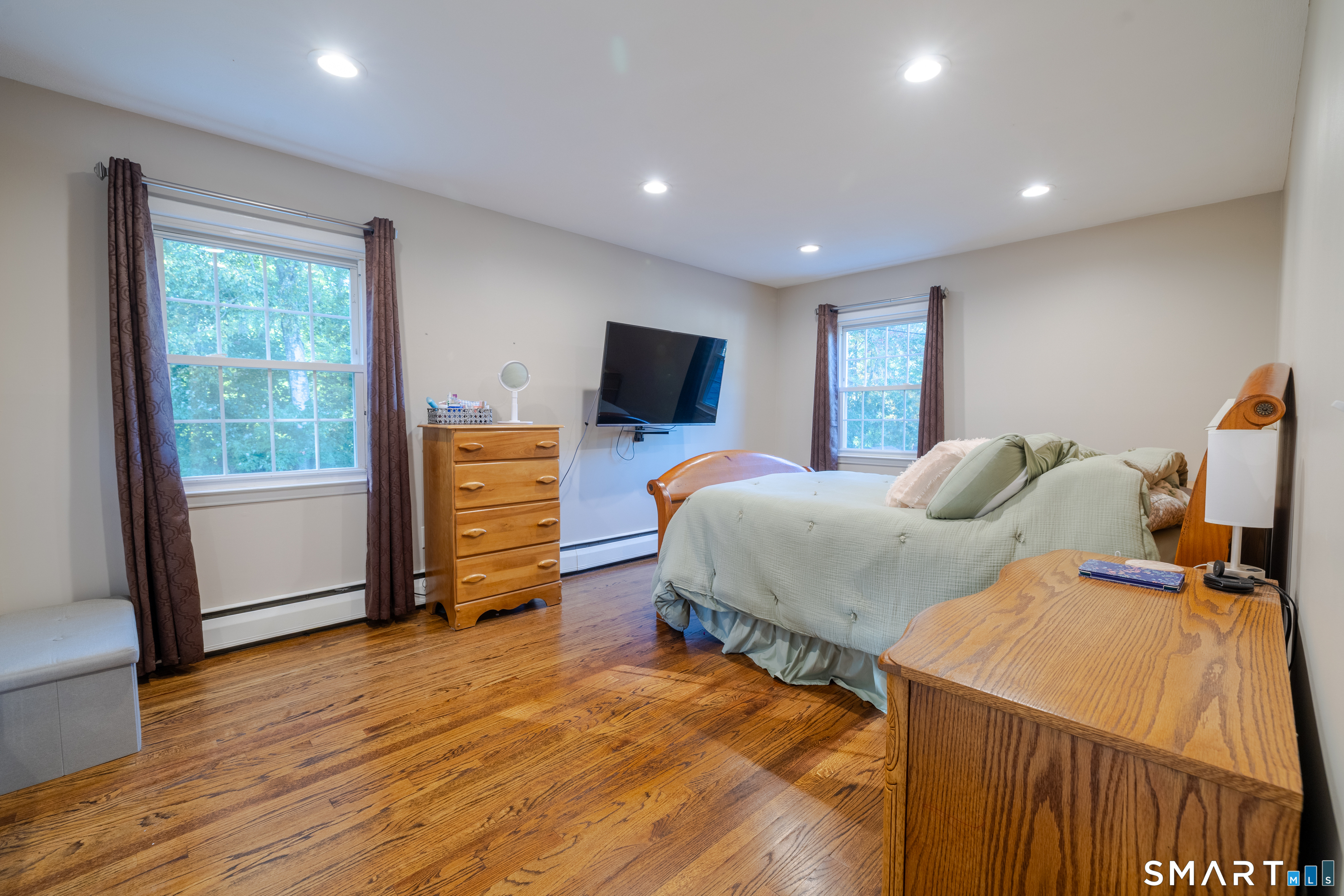 23 Oakwood Drive, Gales Ferry, Ledyard, CT 06335
