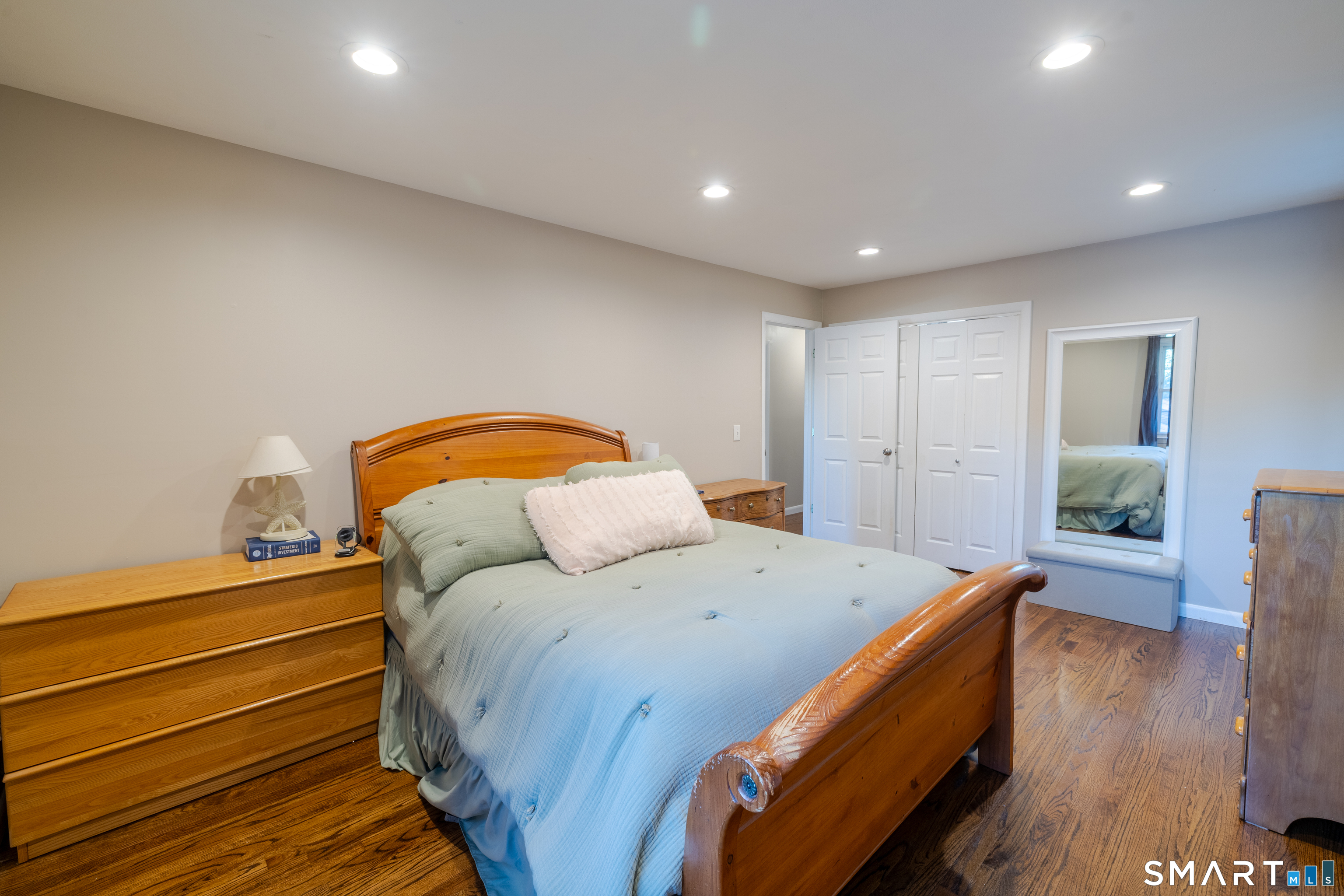 23 Oakwood Drive, Gales Ferry, Ledyard, CT 06335