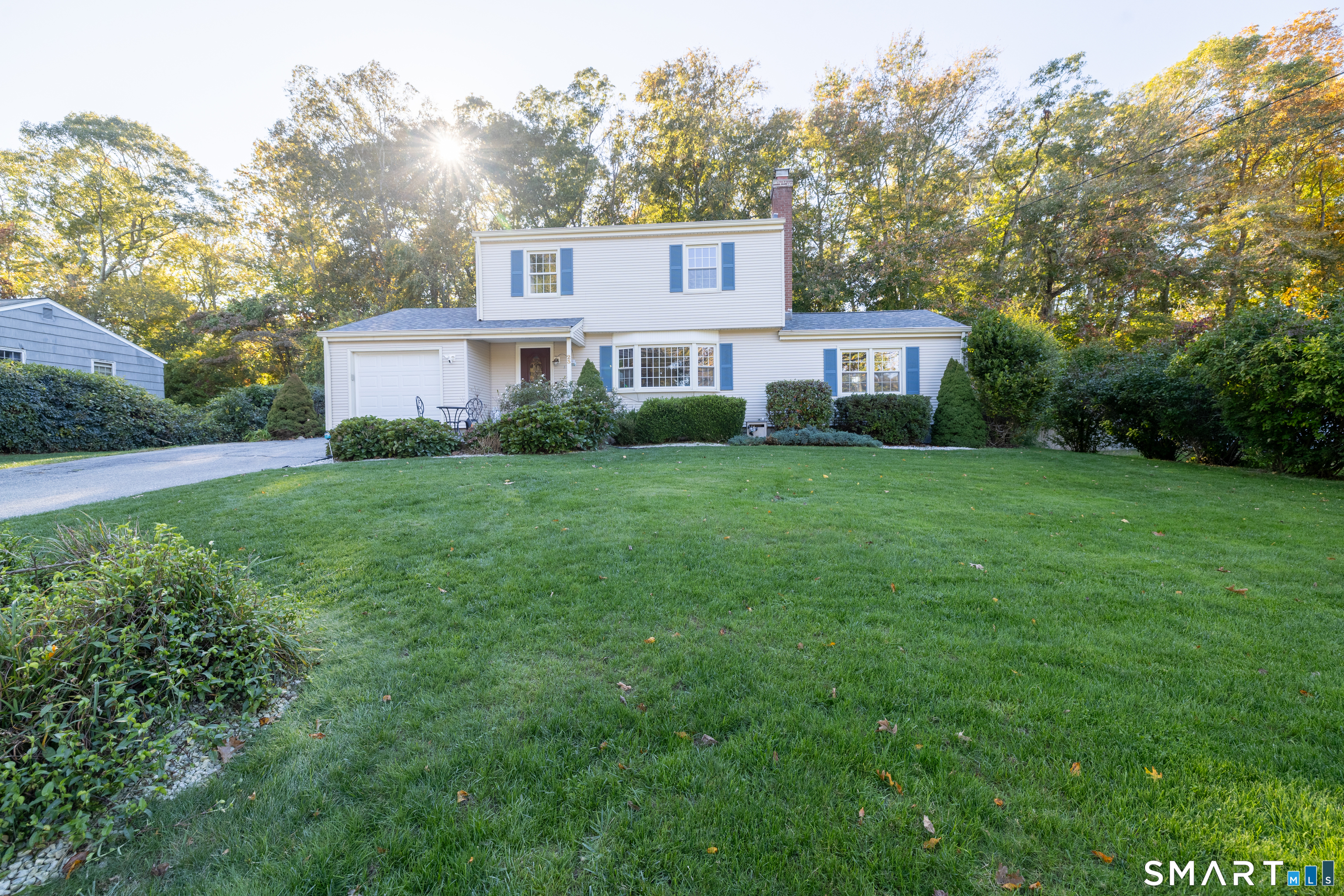 23 Oakwood Drive, Gales Ferry, Ledyard, CT 06335