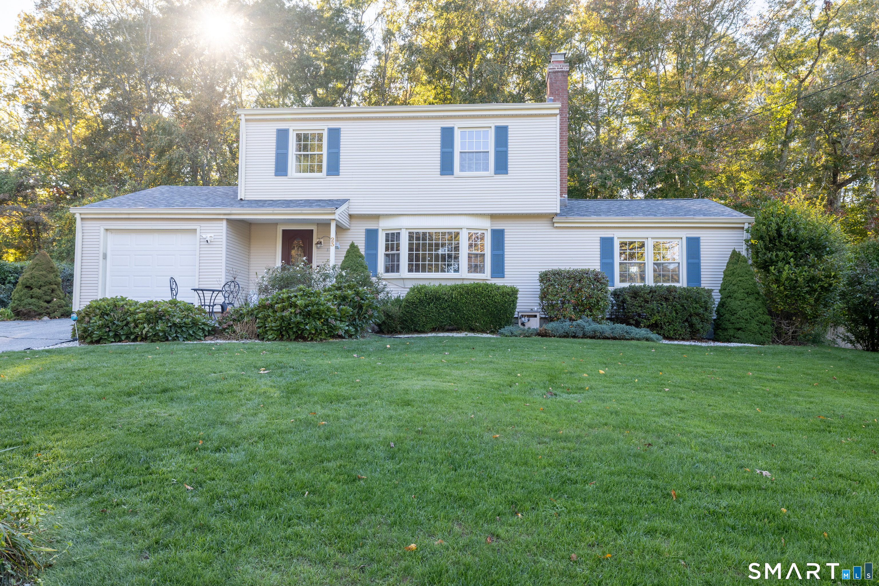 23 Oakwood Drive, Gales Ferry, Ledyard, CT 06335