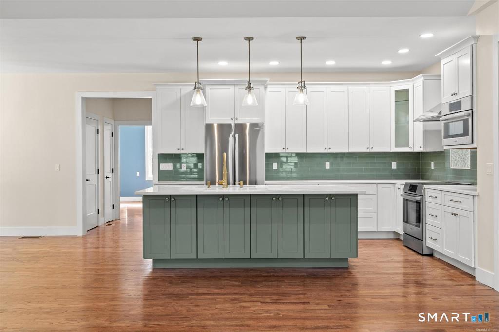 Photo 4 of Single family home for sale at 580 S Main St, Manchester, CT 06040 | MLS# 24186778 | Listing updated on 2026-10-07