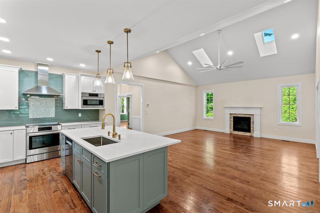 Photo 2 of Single family home for sale at 580 S Main St, Manchester, CT 06040 | MLS# 24186778 | Listing updated on 2026-10-07