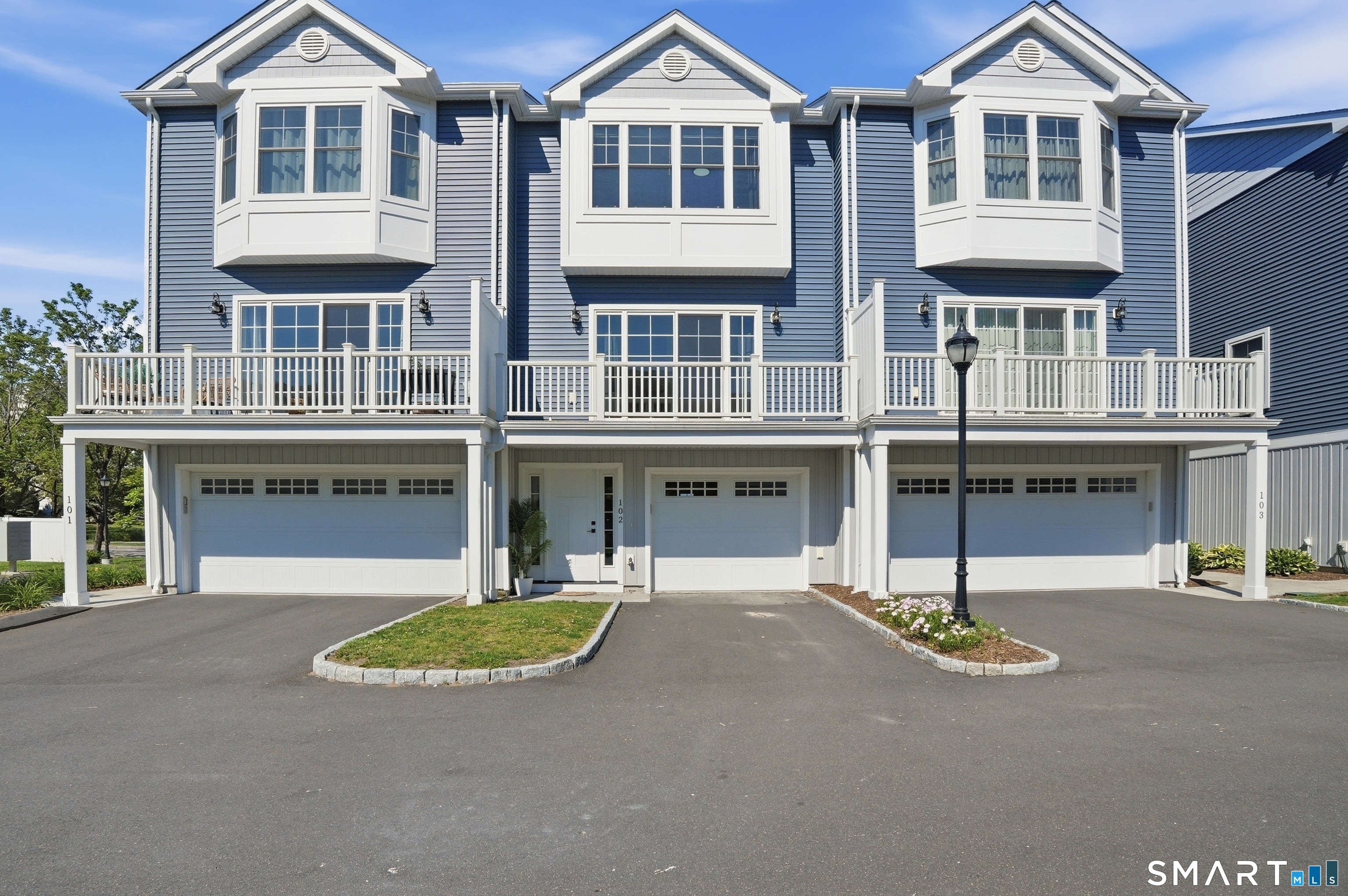 Townhouse for sale at 301 Harbour Close #102, New Haven, CT 06405 | MLS# 24212733