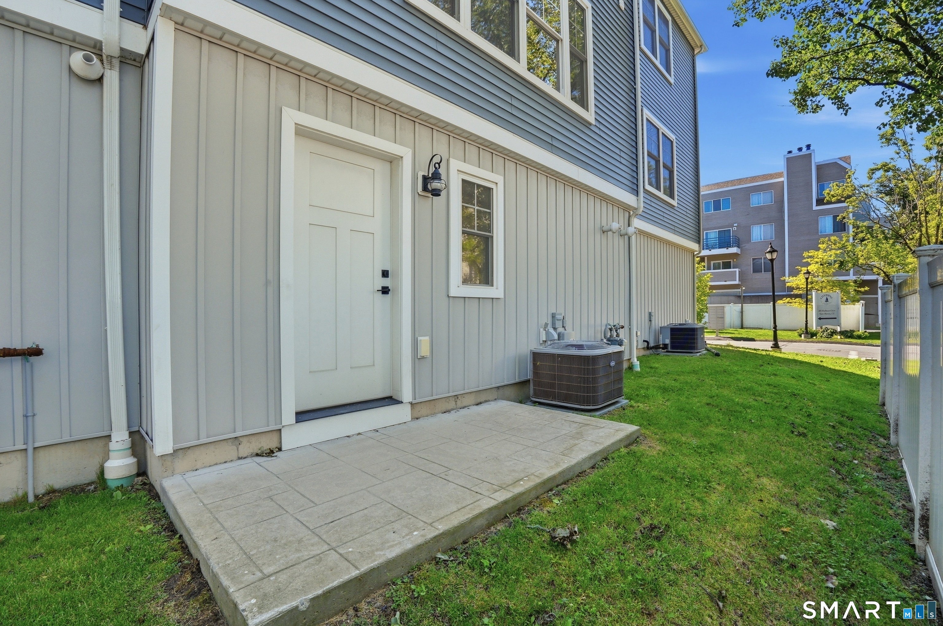 301 Harbour Close Unit #102 photo 29