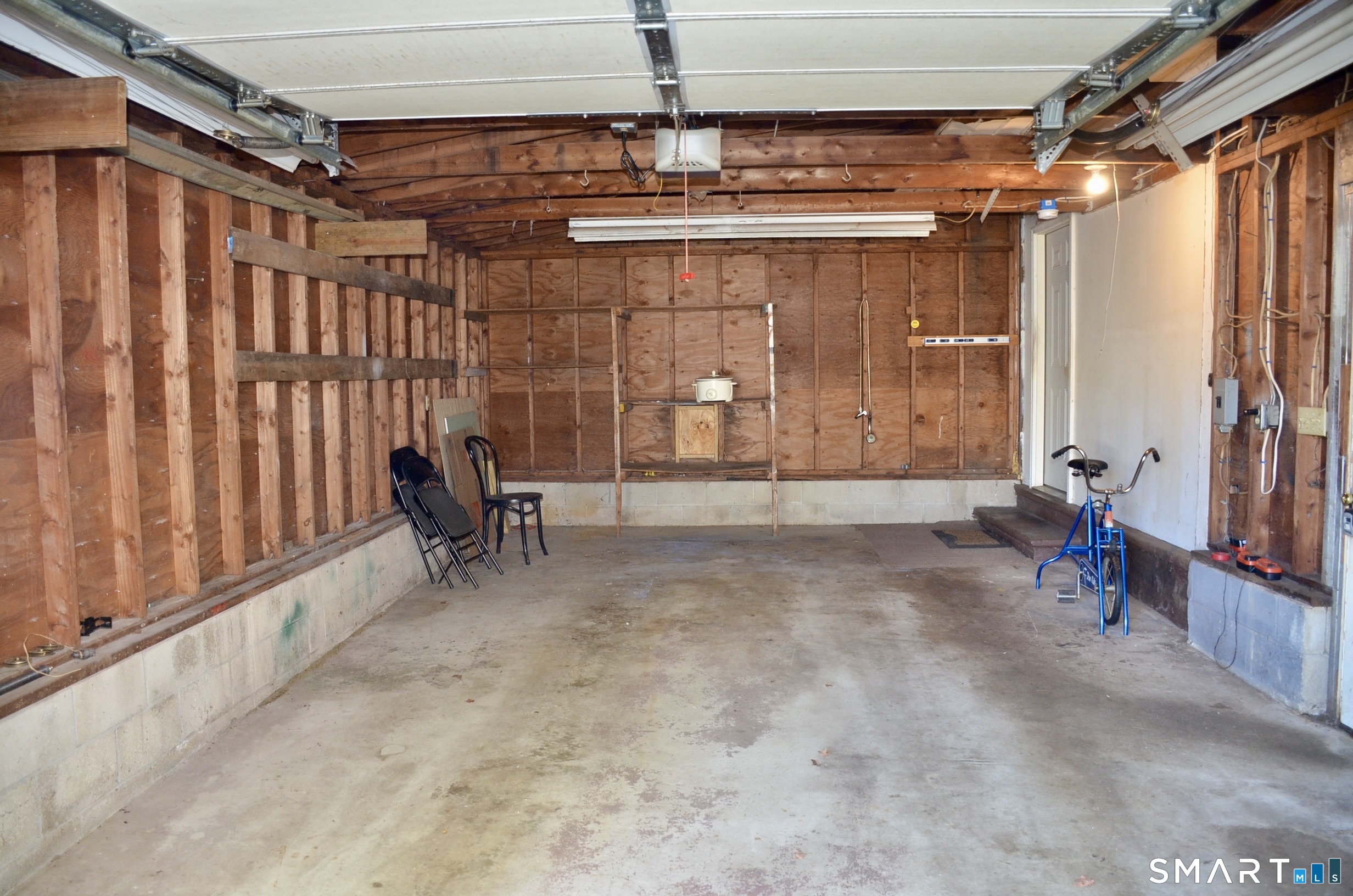 Photo 4 of House for sale at 727 Woodward Ave, New Haven, CT 06512 | MLS# 24183930 | Listing updated on 2026-10-07