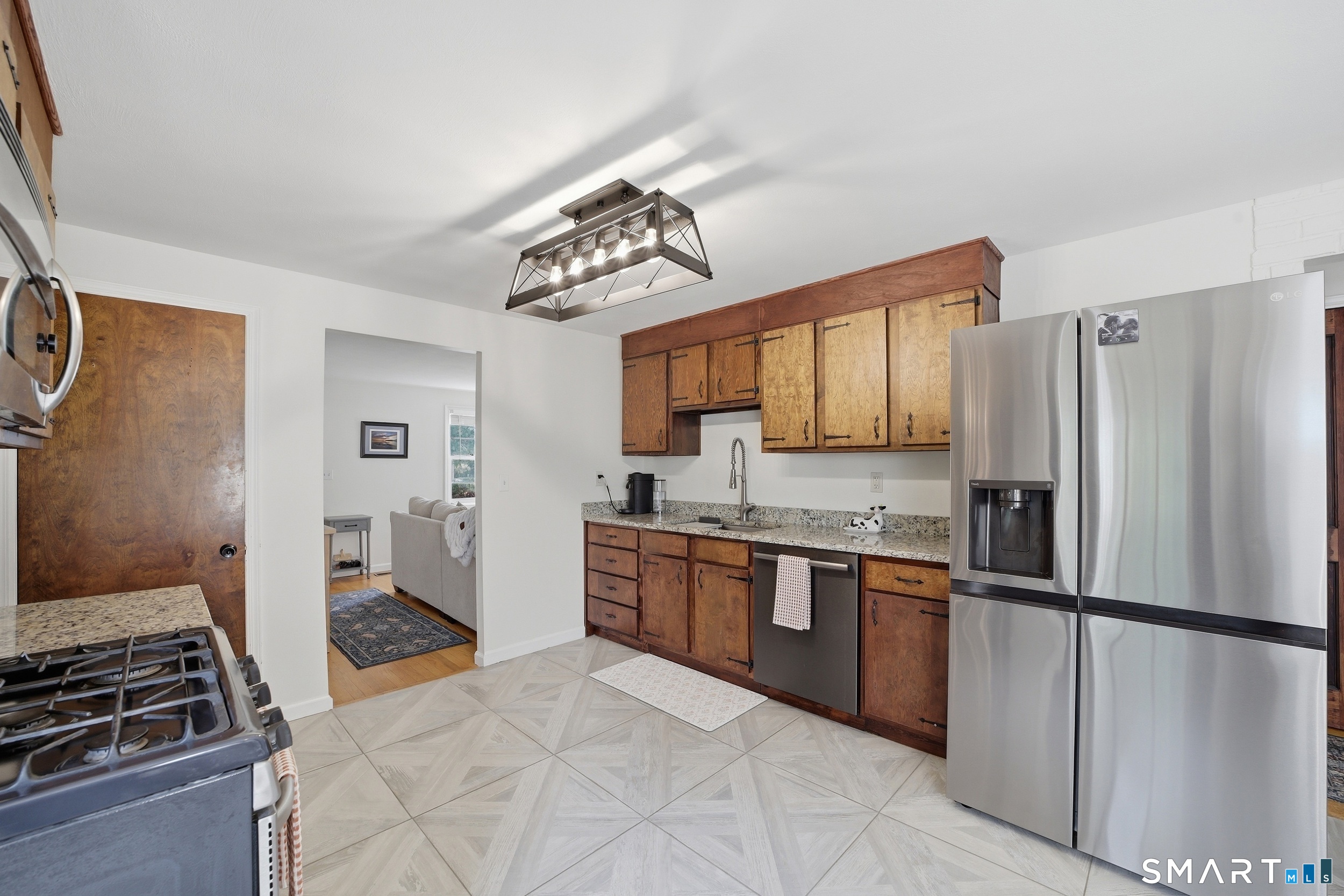Foto 9 de Casa en venta en 40 Pine Street, Stratford, CT — $600,000