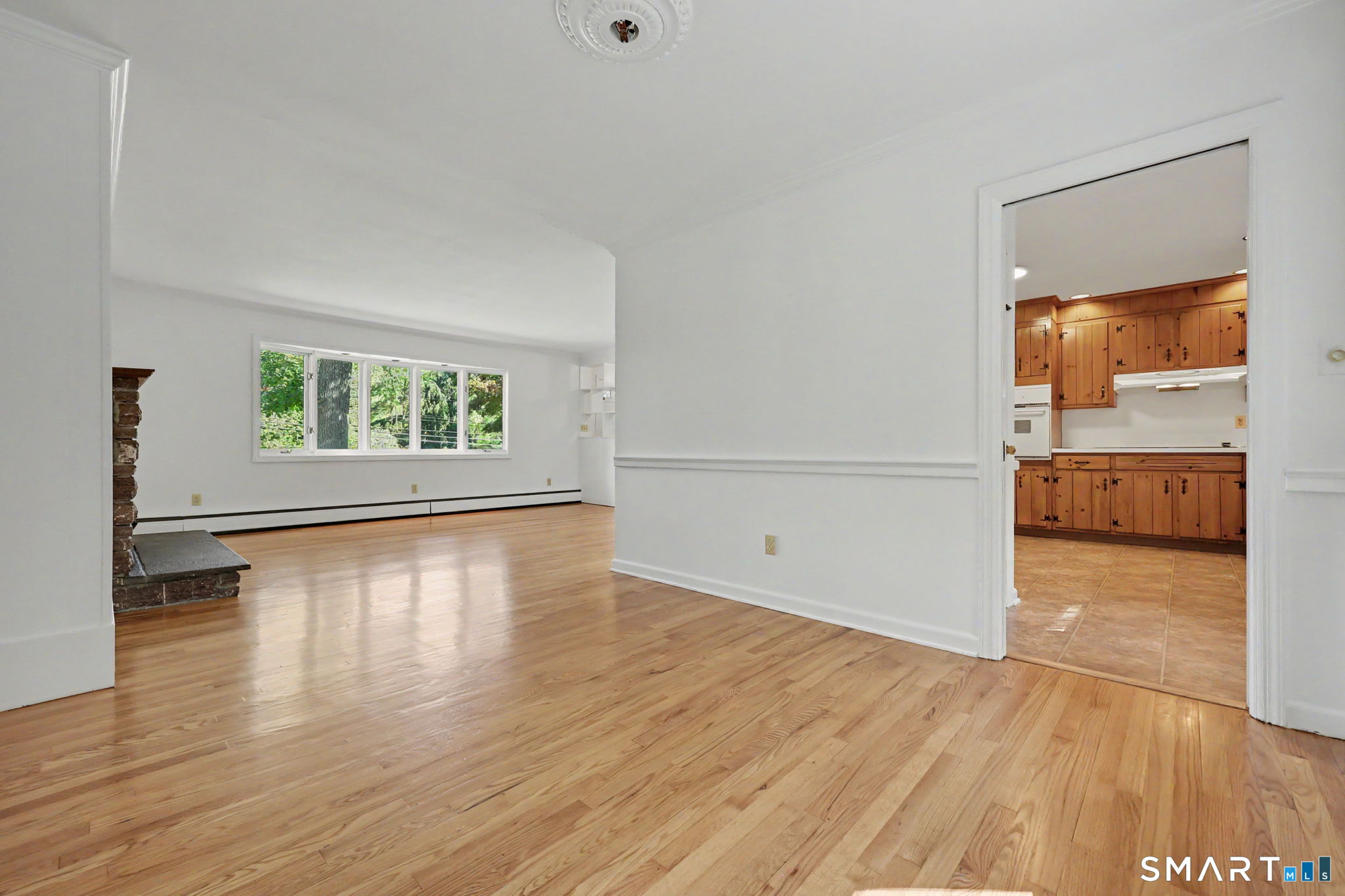 Foto 7 de Casa en venta en 62 Longmeadow Road, Shelton, CT — $659,000