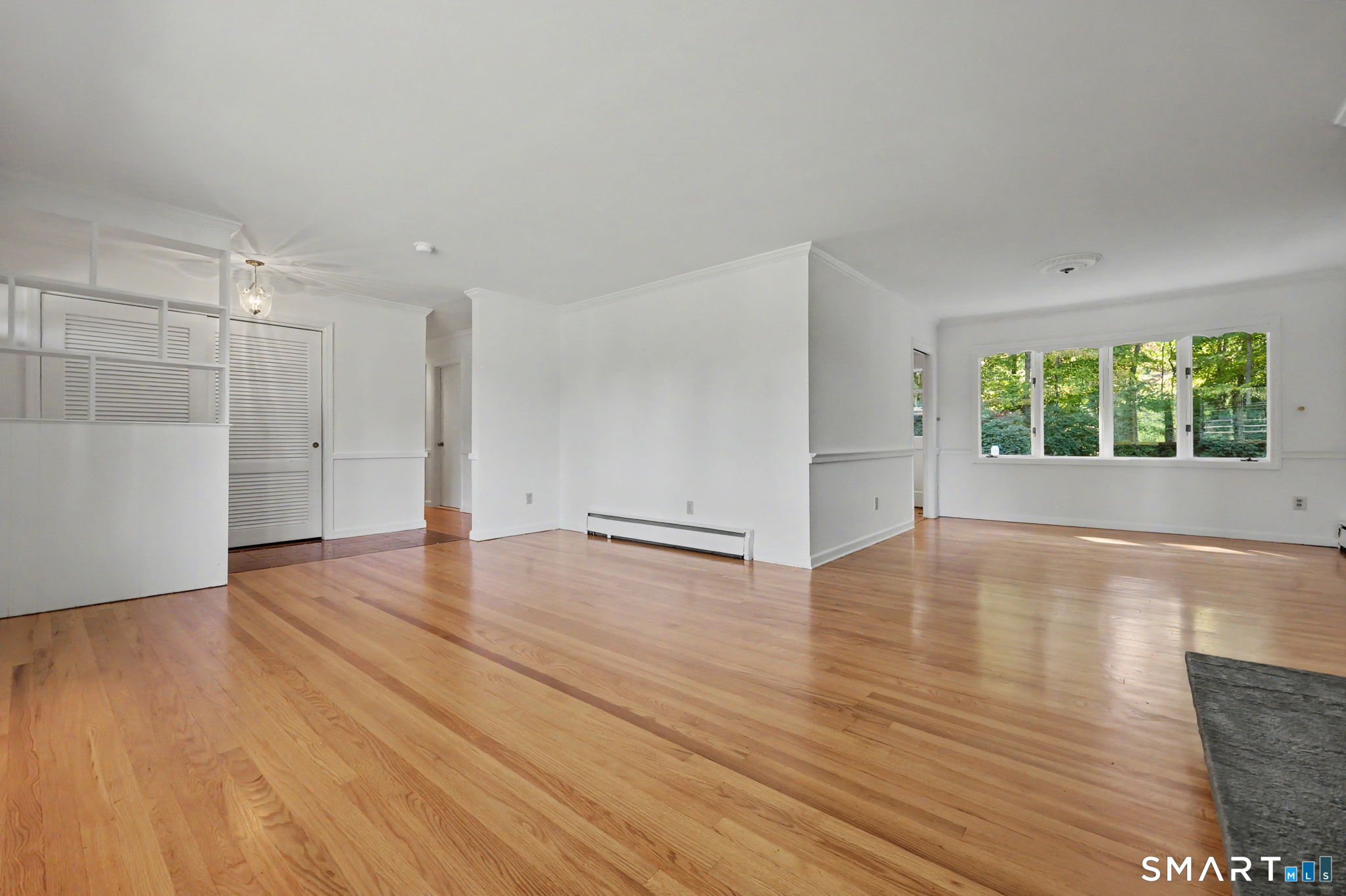 Foto 6 de Casa en venta en 62 Longmeadow Road, Shelton, CT — $659,000