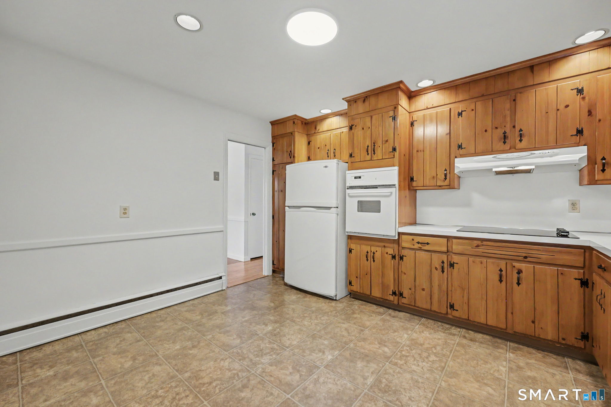 Foto 9 de Casa en venta en 62 Longmeadow Road, Shelton, CT — $659,000
