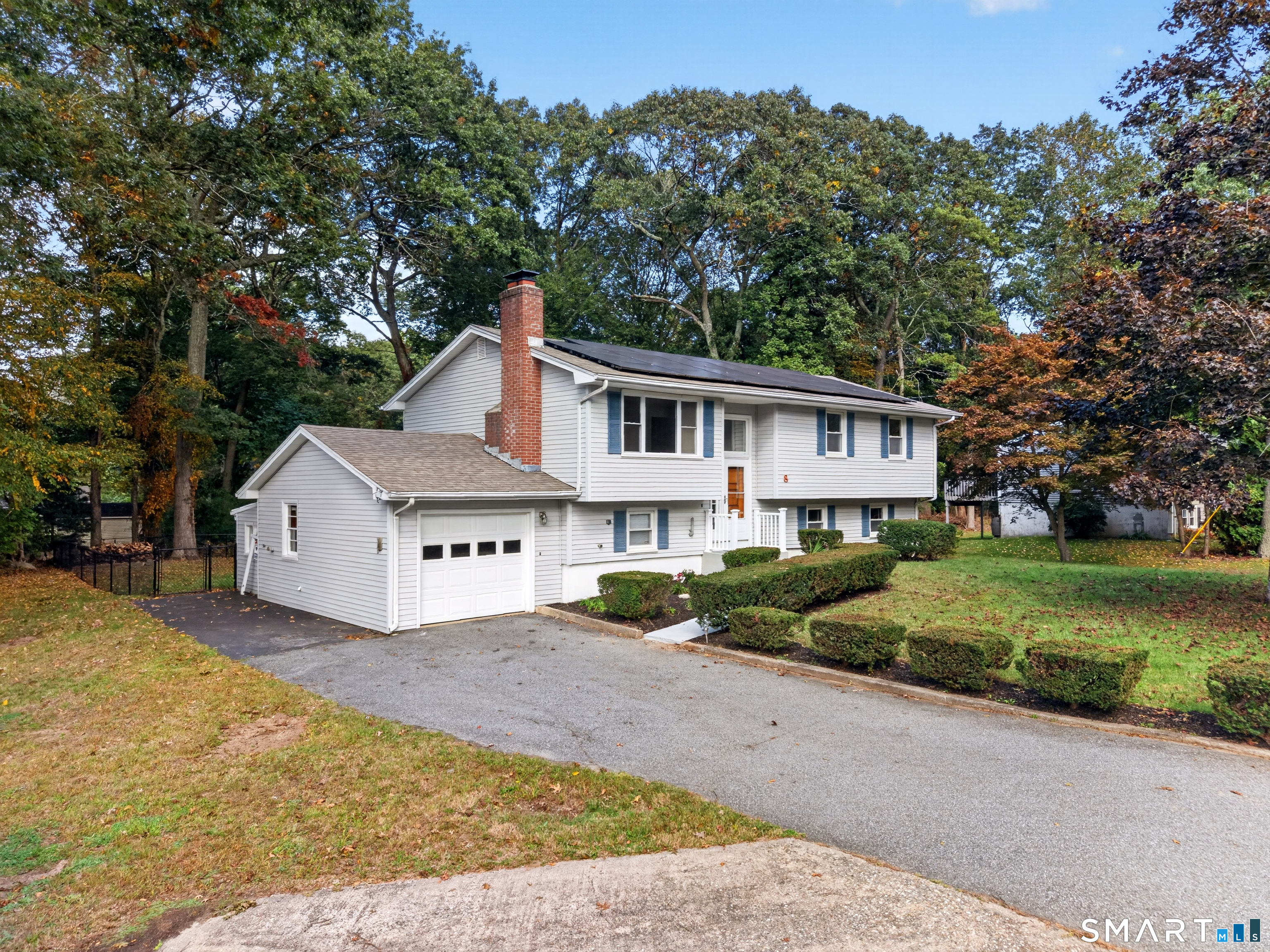 Photo 1 of Single family home for sale at 8 Pequot Dr, Gales Ferry, CT 06335 | MLS# 24212056 | Listing updated on 2026-10-07