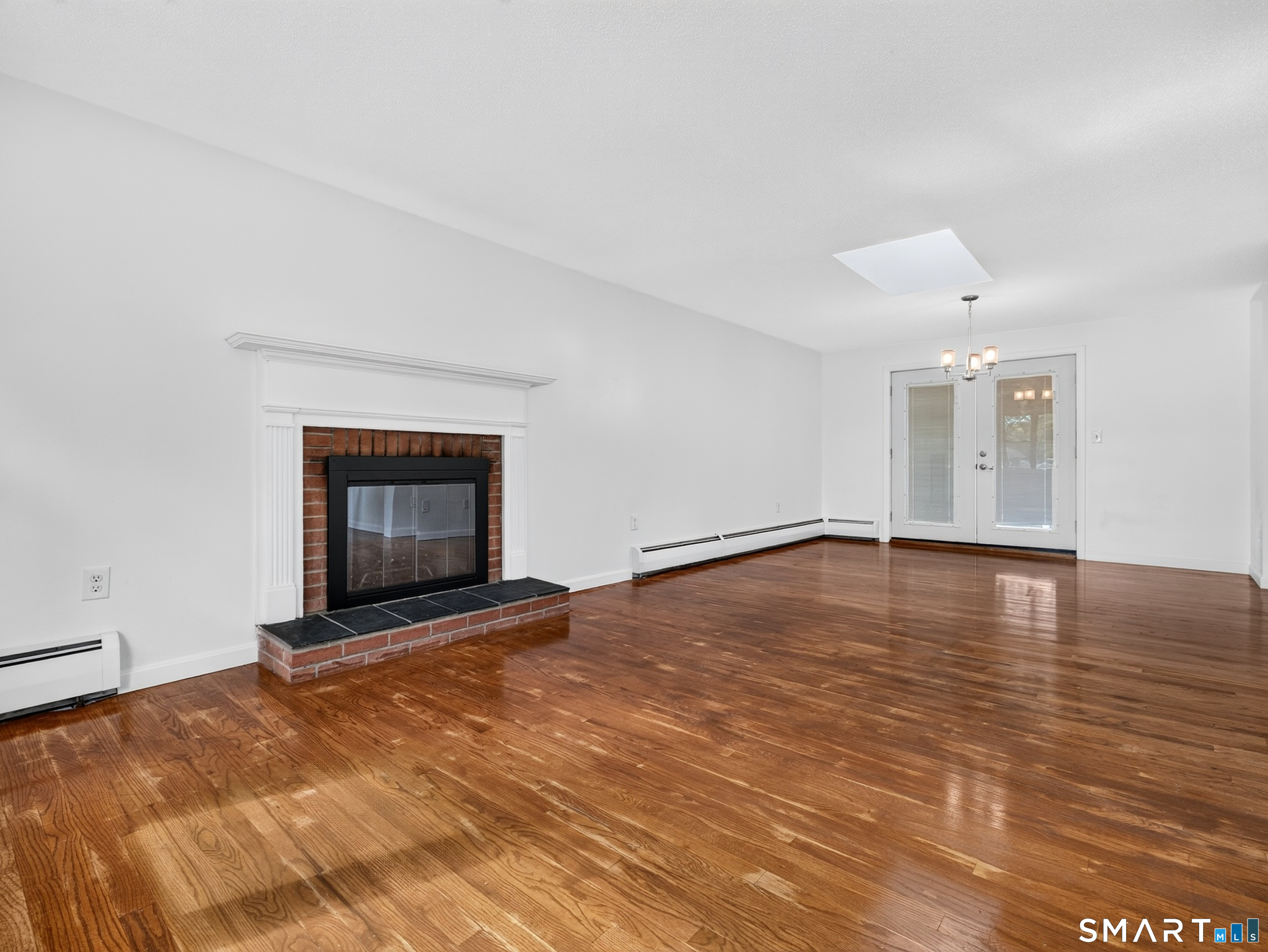 8 Pequot Drive, Gales Ferry, Ledyard, CT 06335