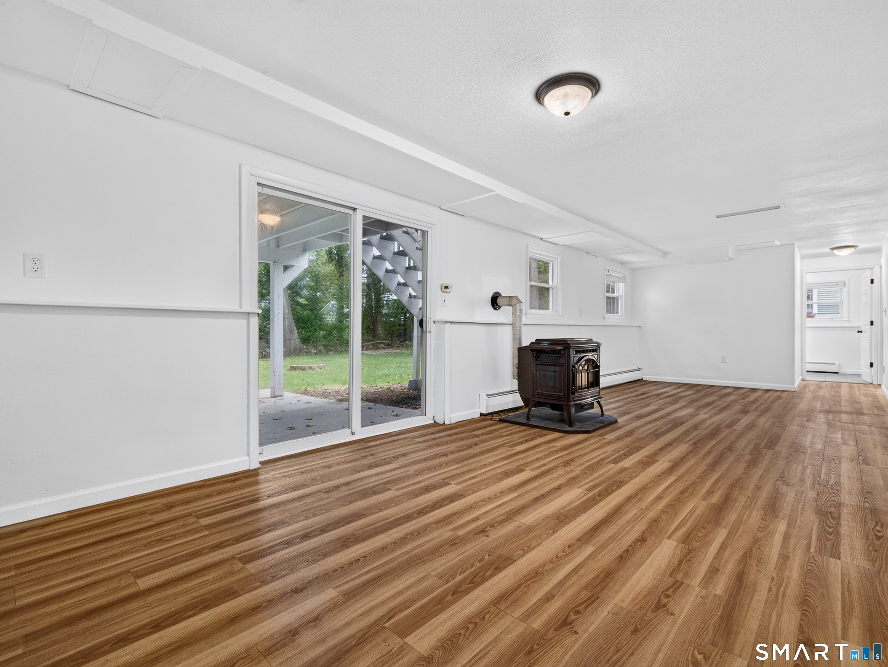 8 Pequot Drive, Gales Ferry, Ledyard, CT 06335