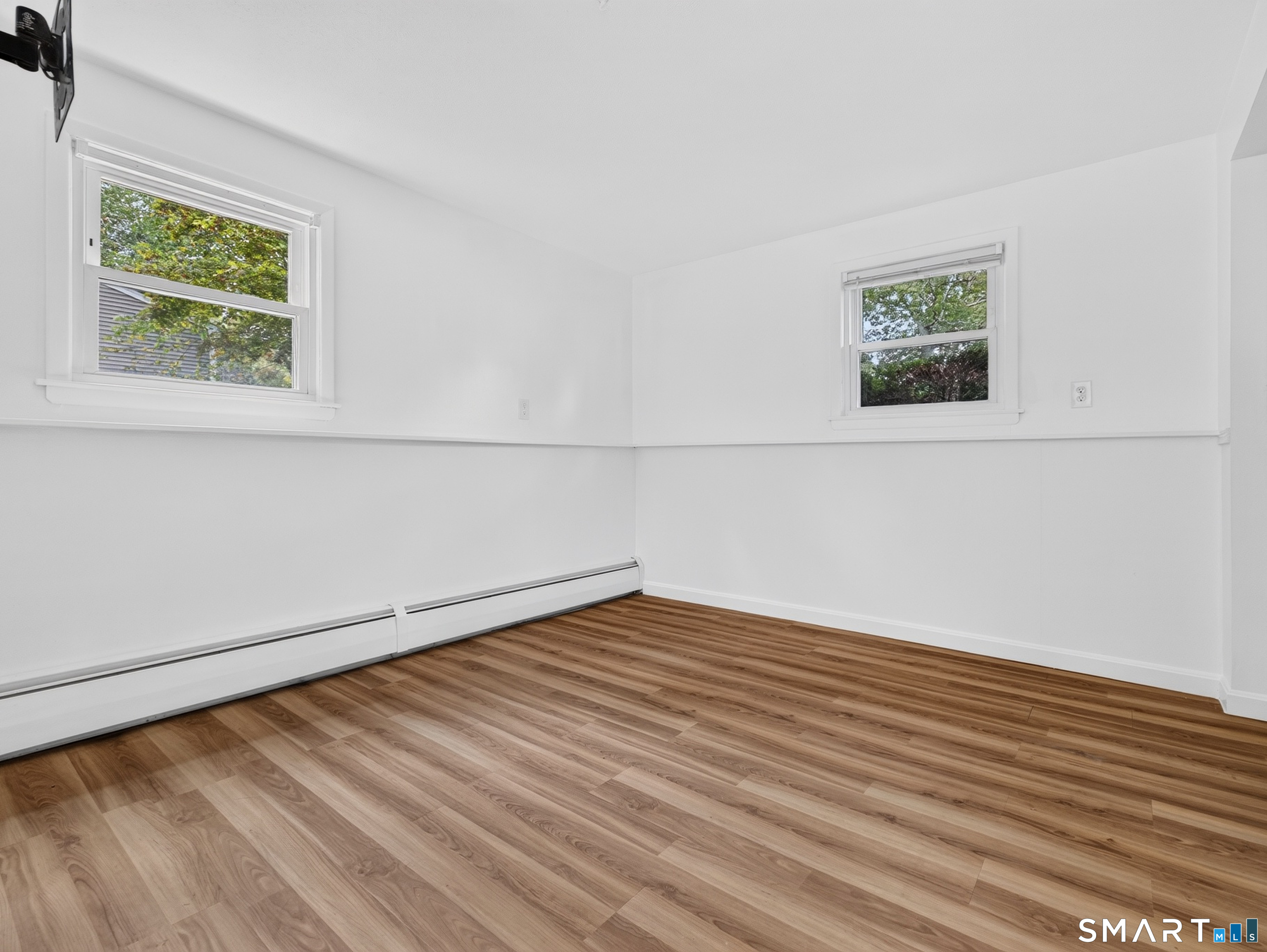 8 Pequot Drive, Gales Ferry, Ledyard, CT 06335