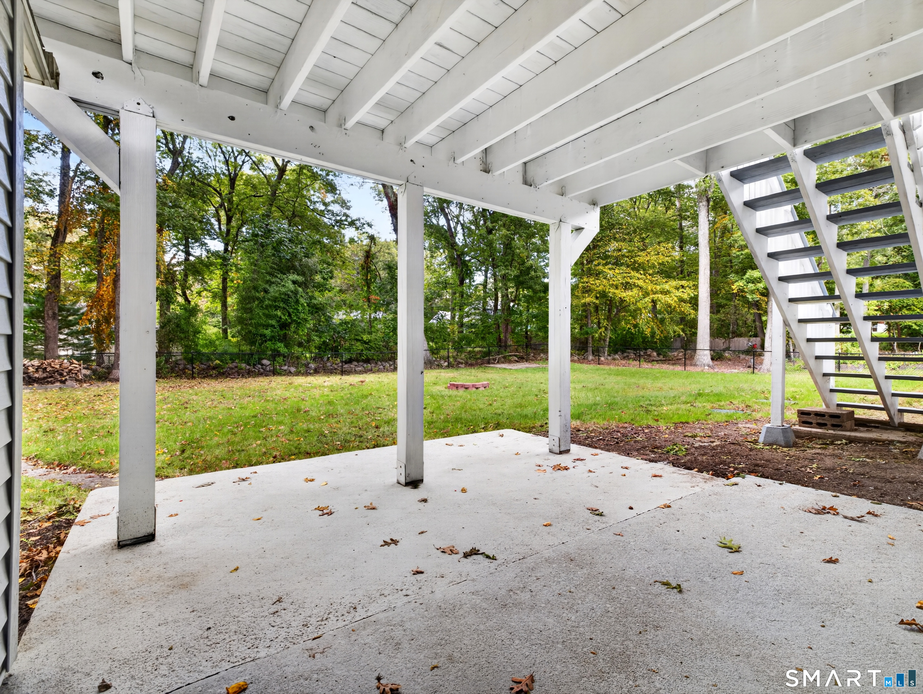 8 Pequot Drive, Gales Ferry, Ledyard, CT 06335