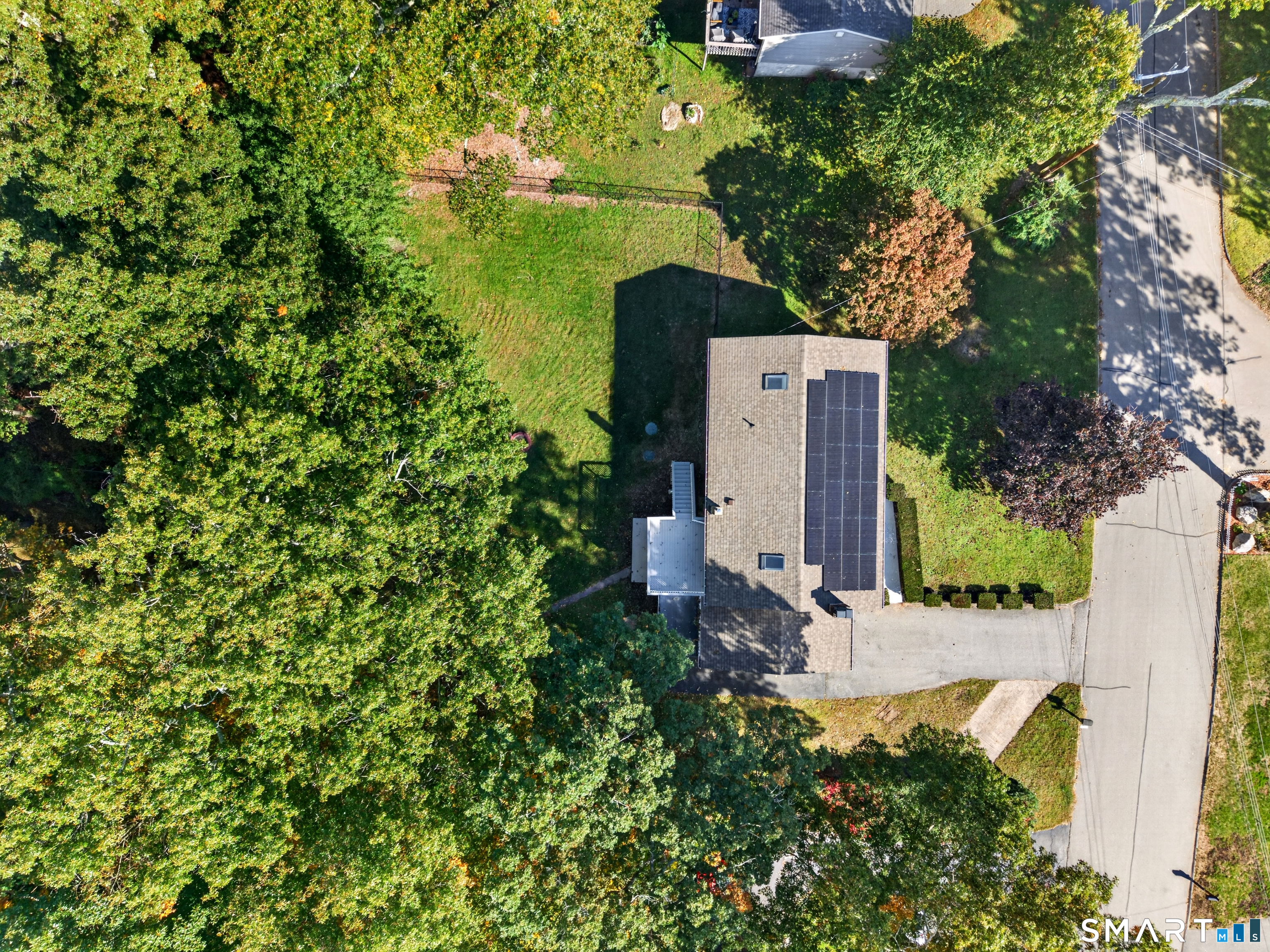 8 Pequot Drive, Gales Ferry, Ledyard, CT 06335