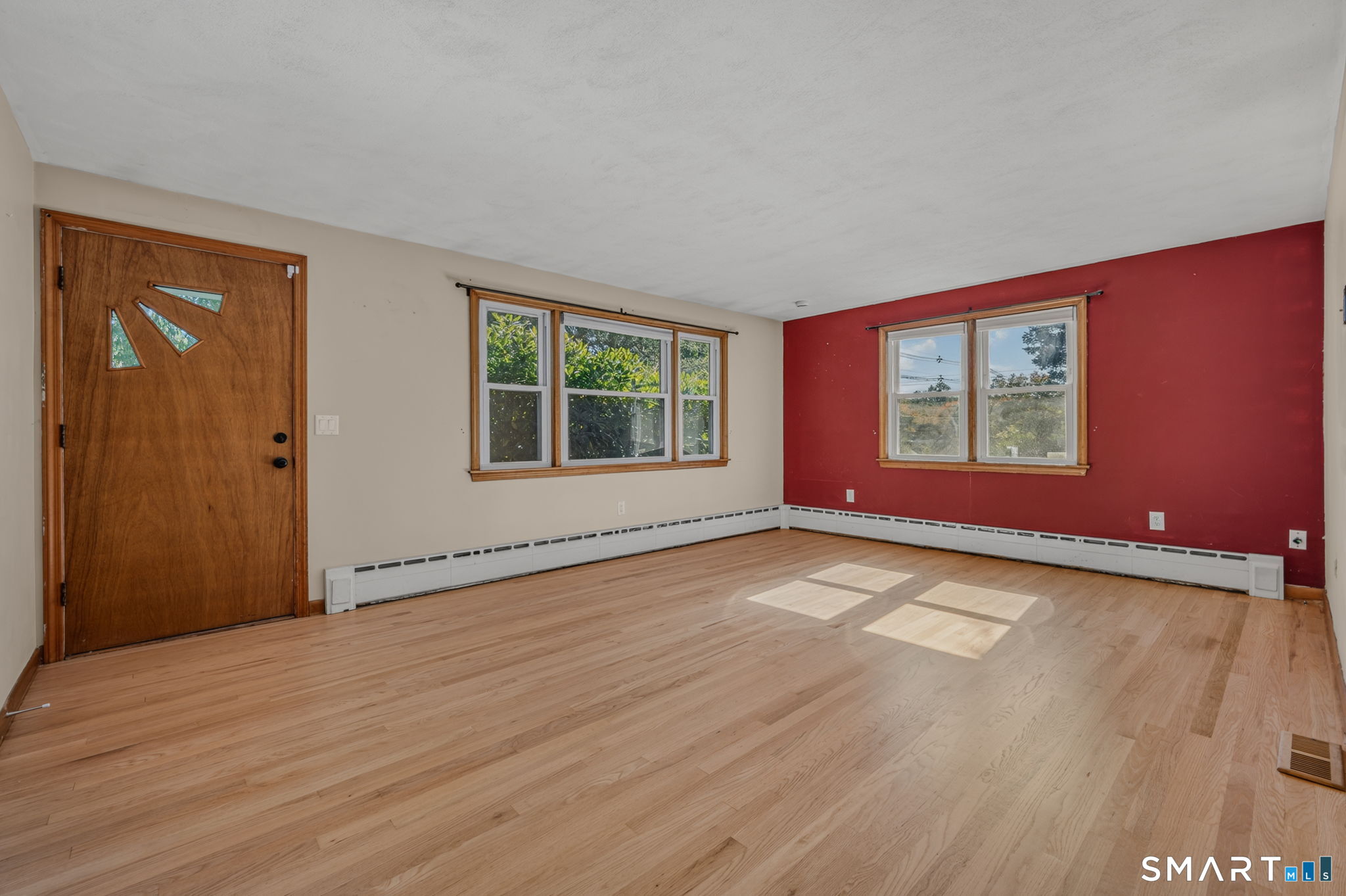 Photo 4 of Single family home for sale at 25 Dudley St, Norwich, CT 06360 | MLS# 24212045 | Listing updated on 2026-10-08